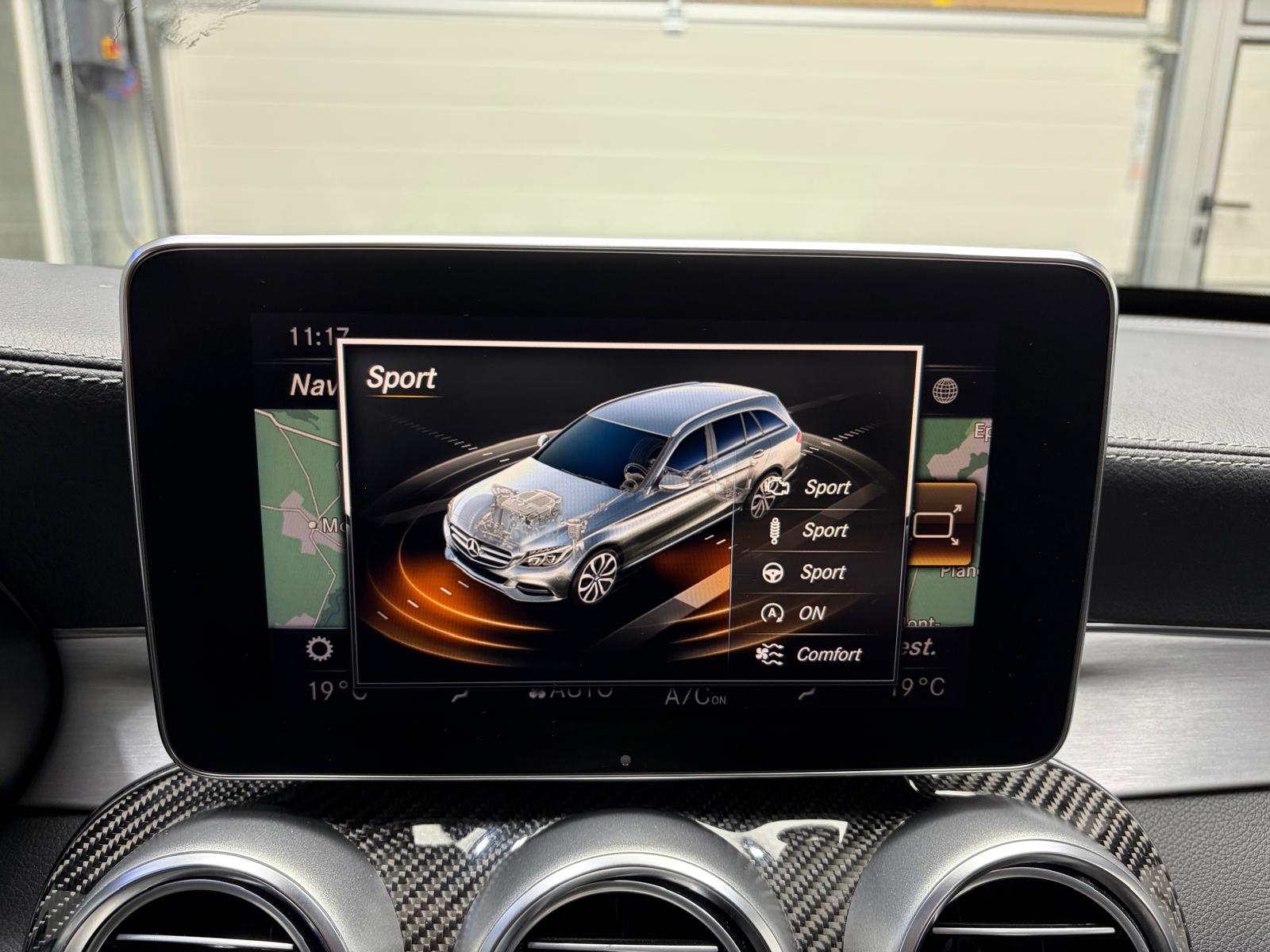 MERCEDES-BENZ C 250 d Swiss Star AMG Line 4Matic 9G-Tronic Toit ouvrant-image-25