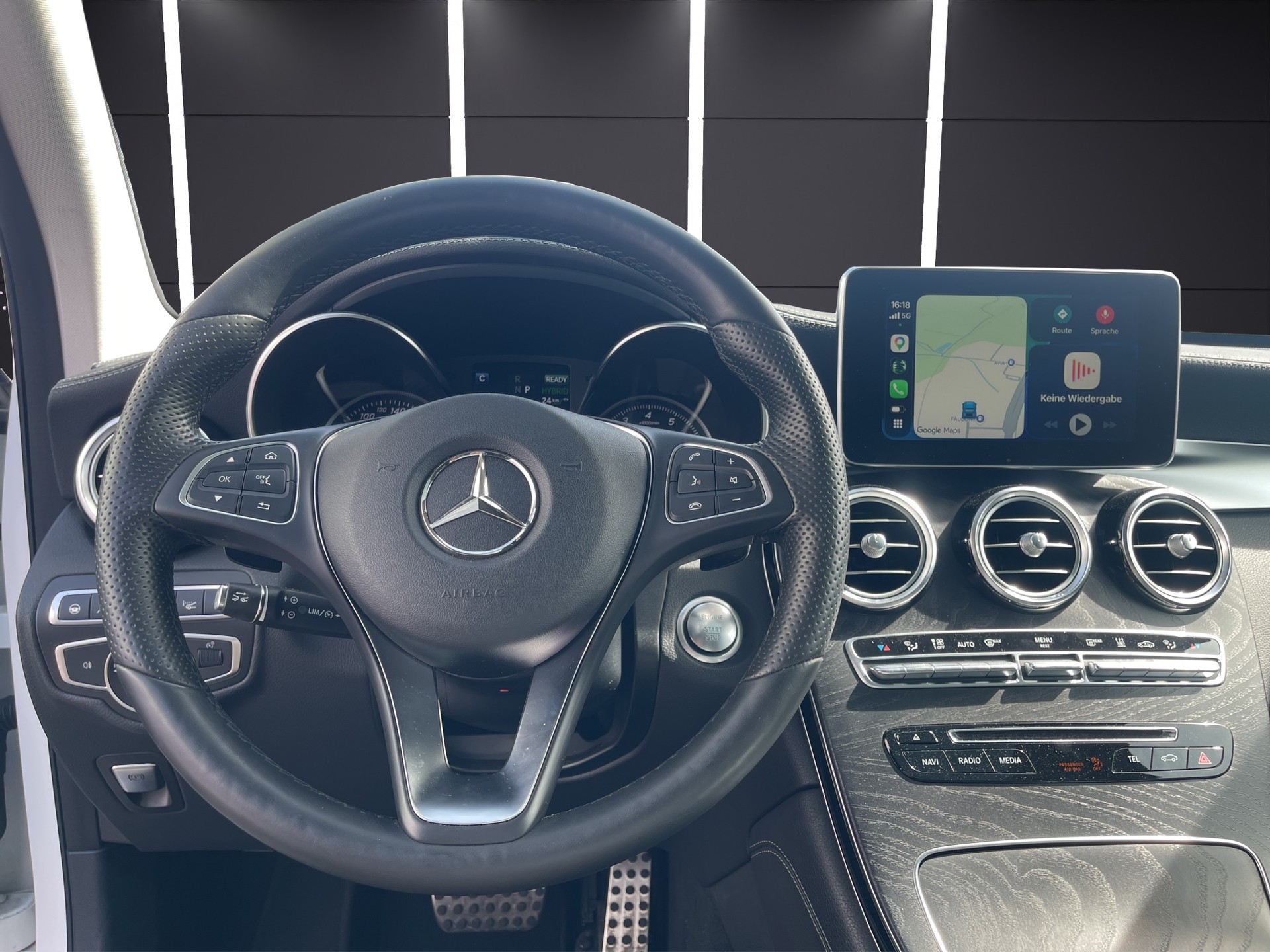 MERCEDES-BENZ GLC 350 e AMG Line 4Matic 7G-Tronic-image-17