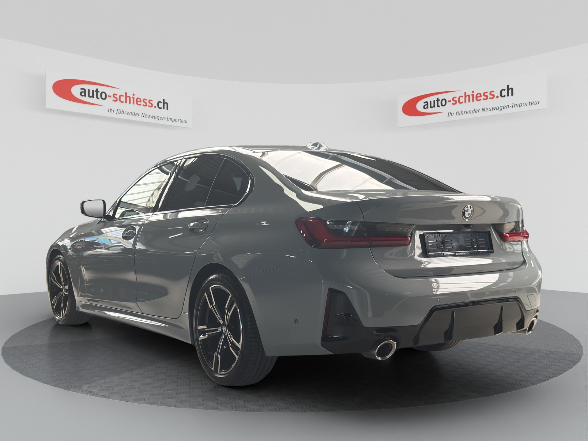 BMW 320d xDrive M Sport Steptronic-image-2