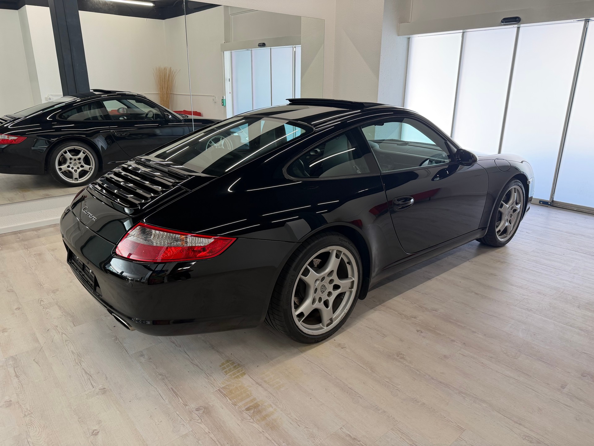 PORSCHE 911 Carrera-image-11