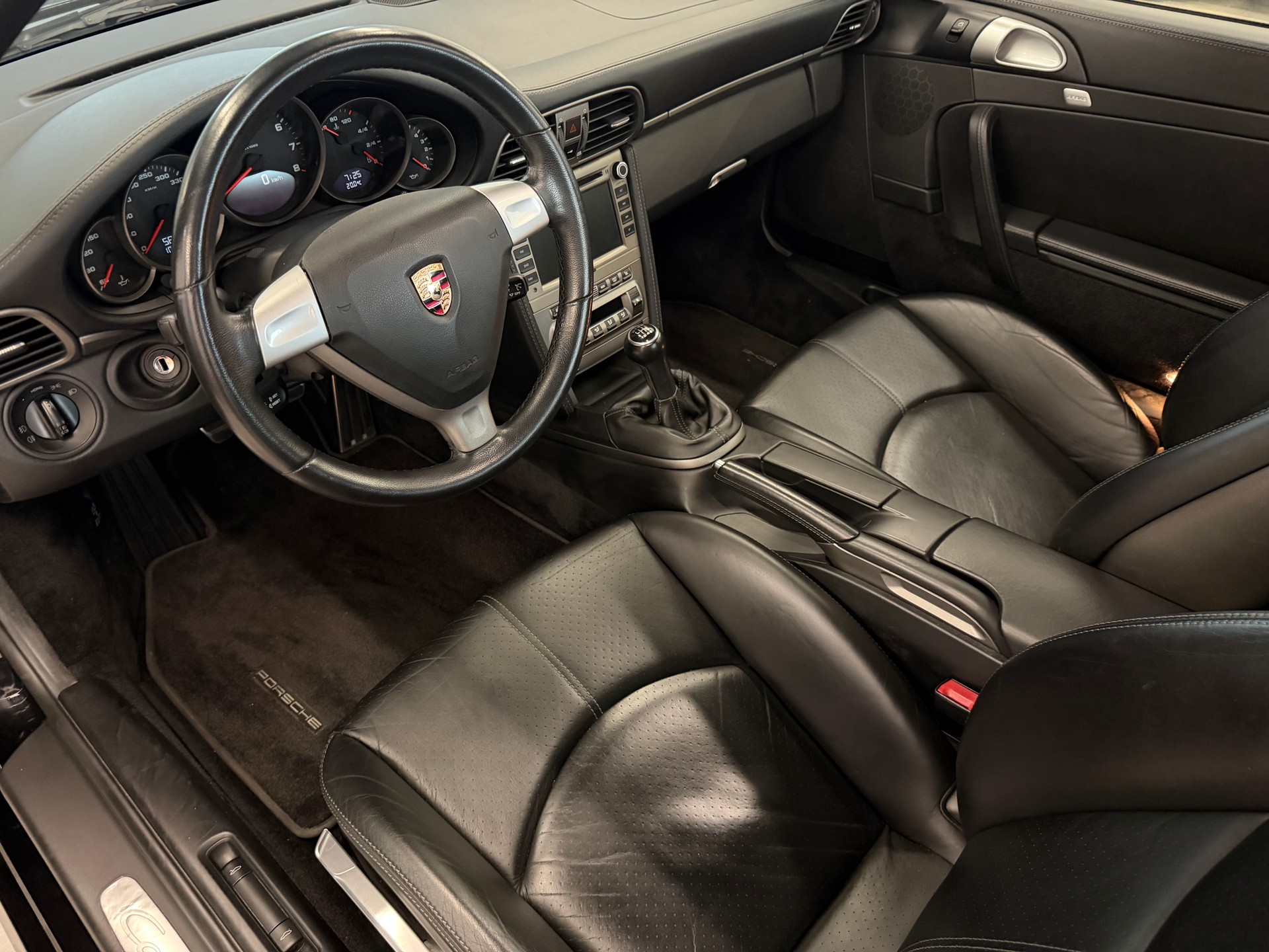 PORSCHE 911 Carrera-image-20