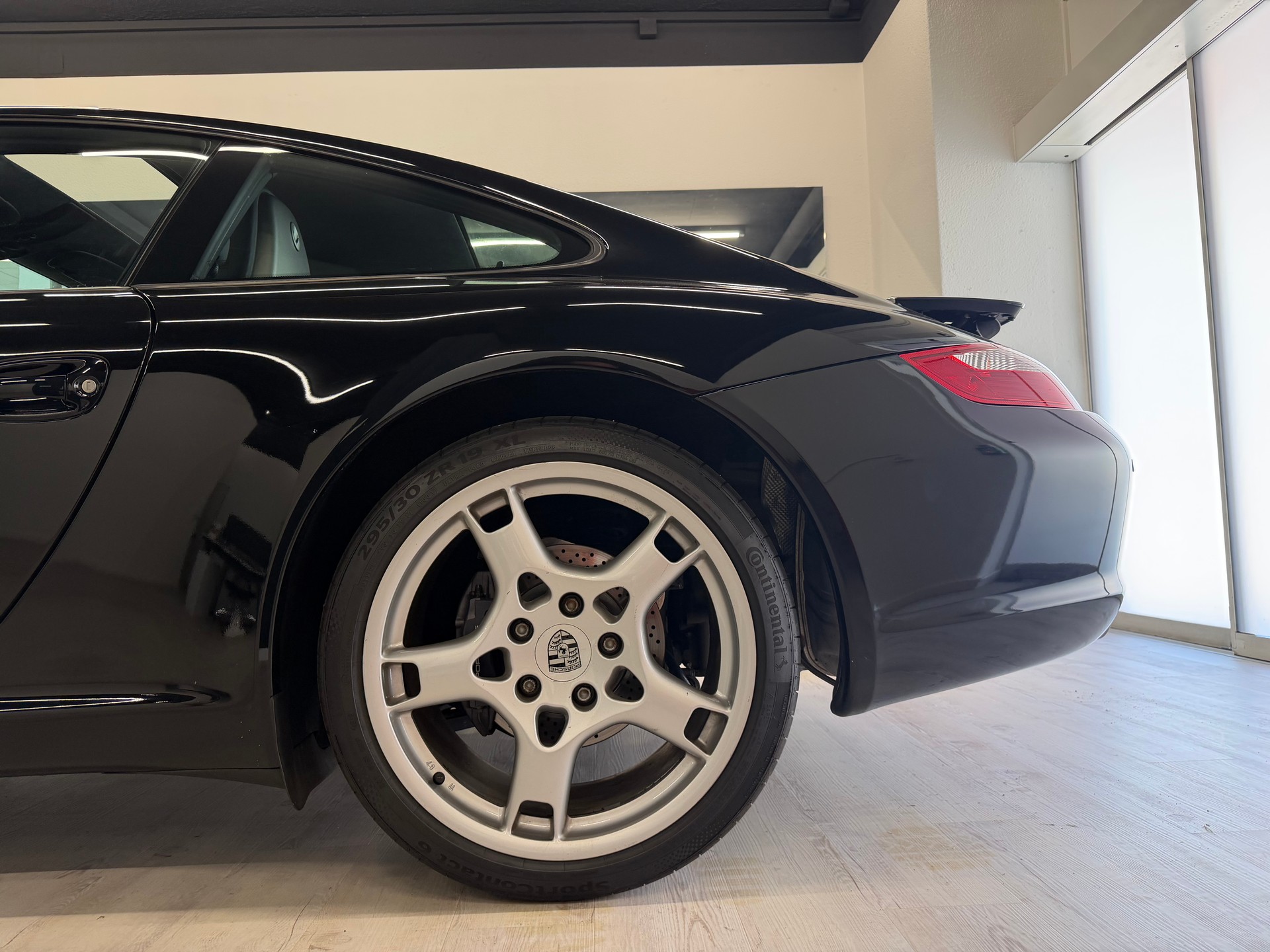 PORSCHE 911 Carrera-image-18