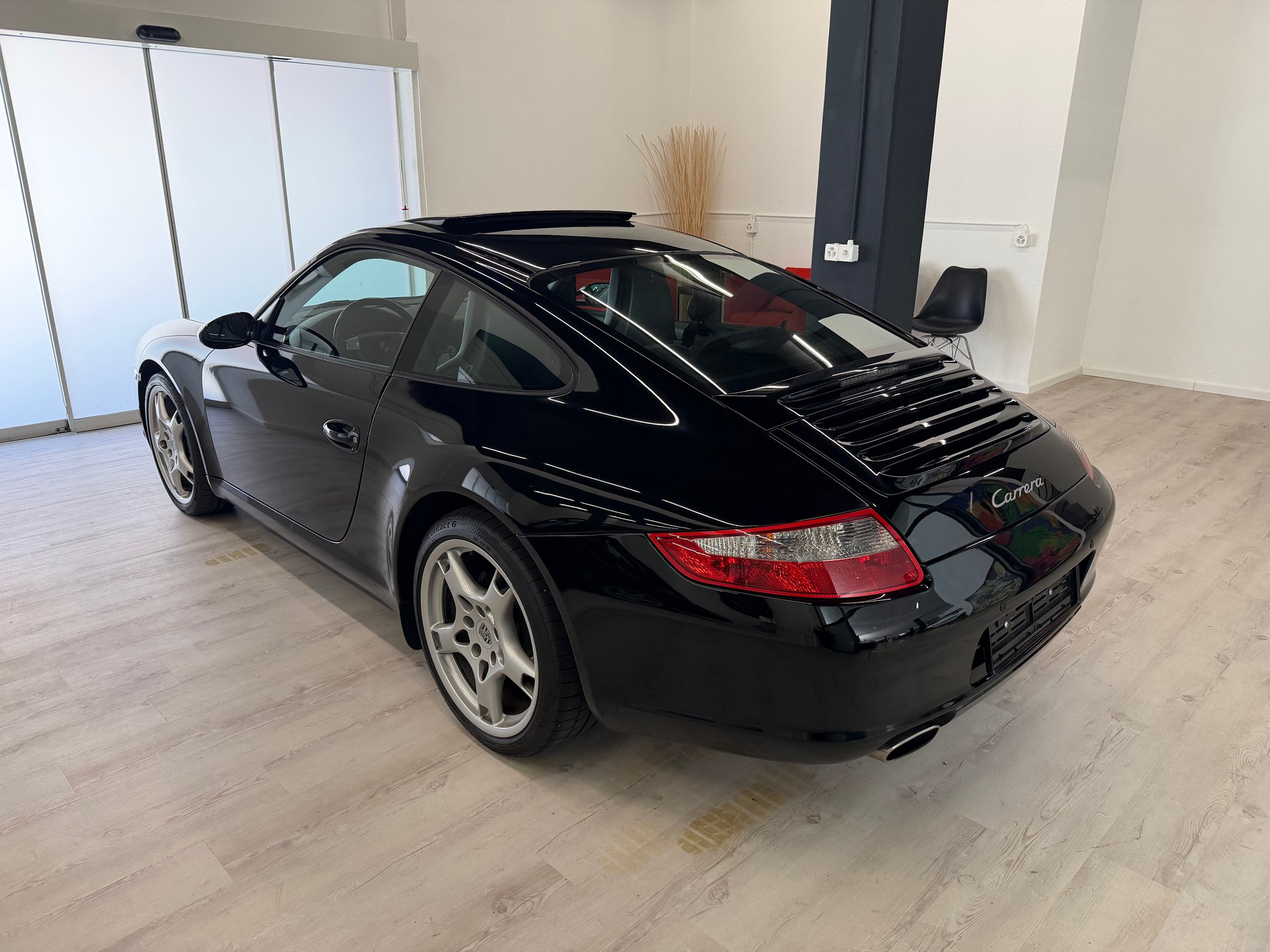 PORSCHE 911 Carrera-image-13