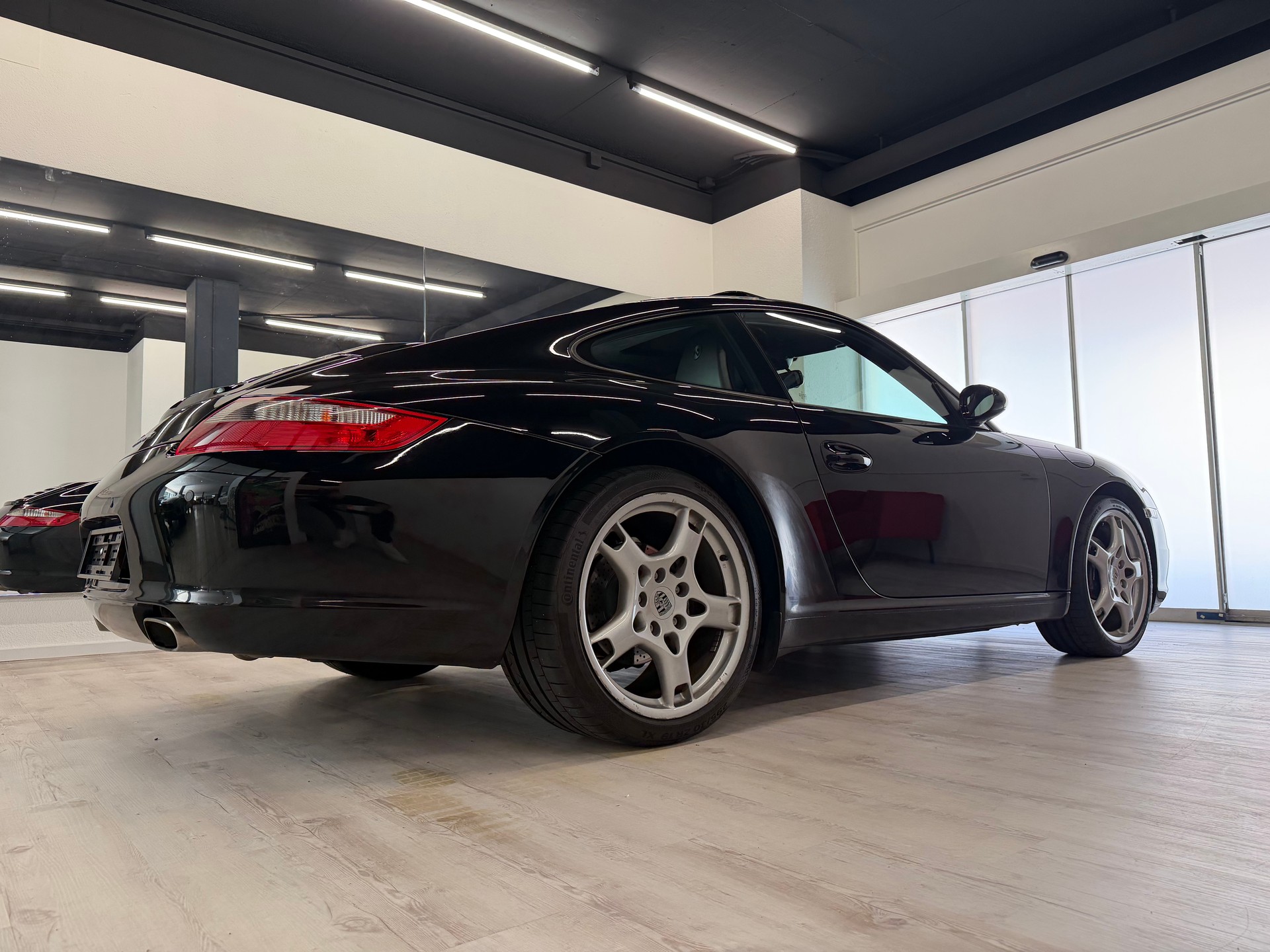 PORSCHE 911 Carrera-image-12