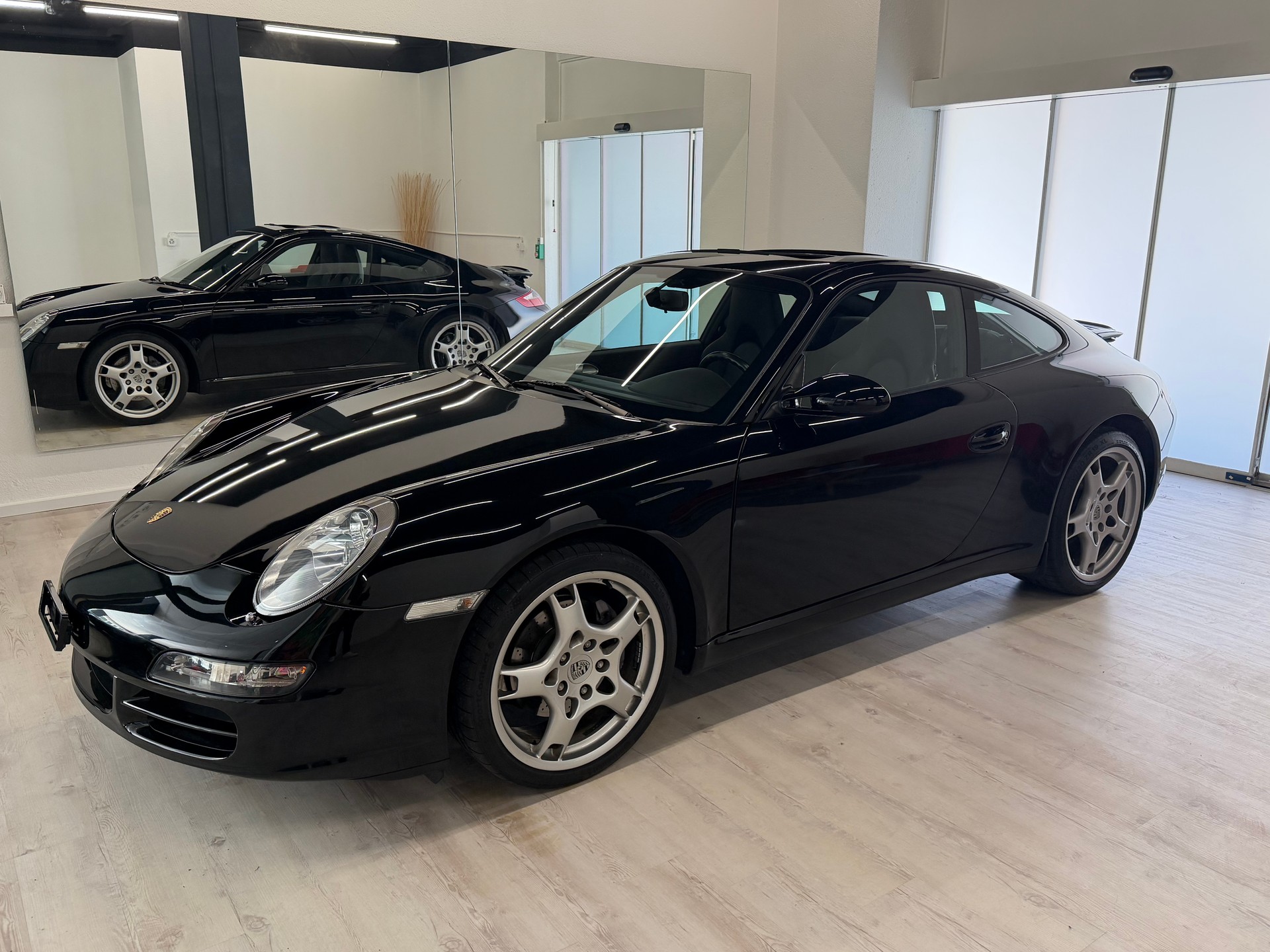 PORSCHE 911 Carrera