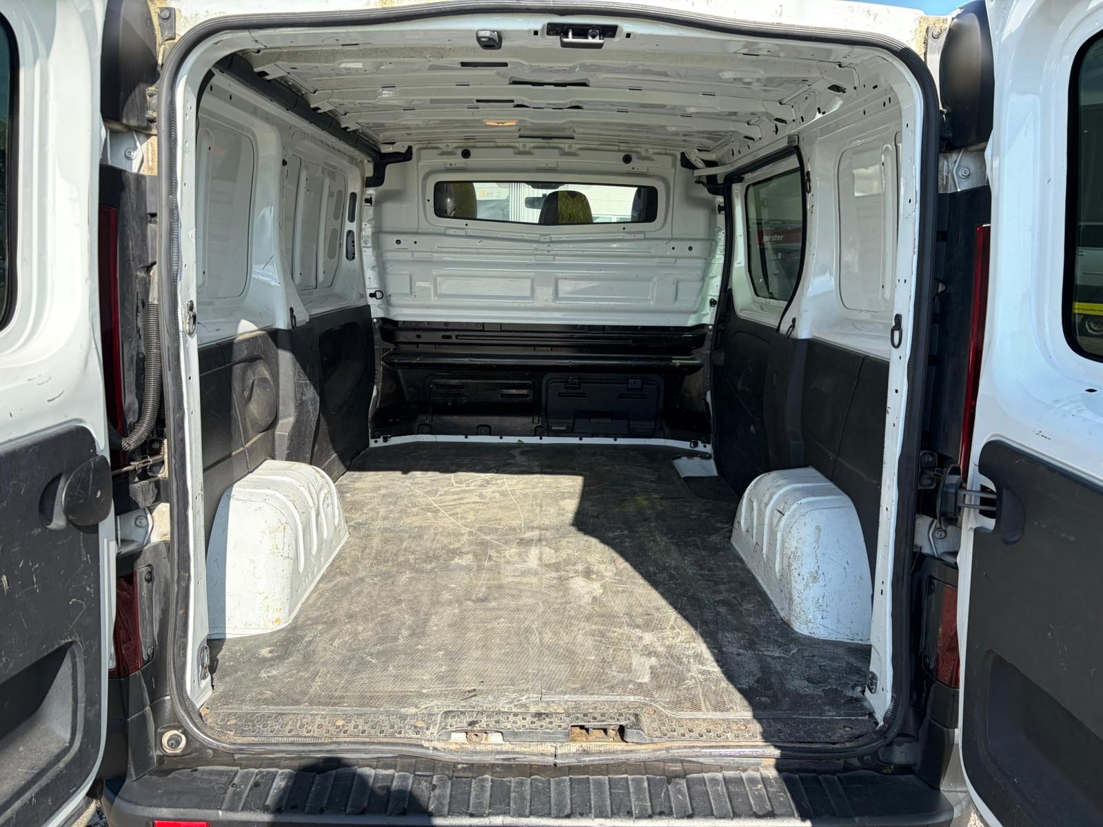 OPEL Vivaro 1.6 CDTI 2.7t L1H1-image-9