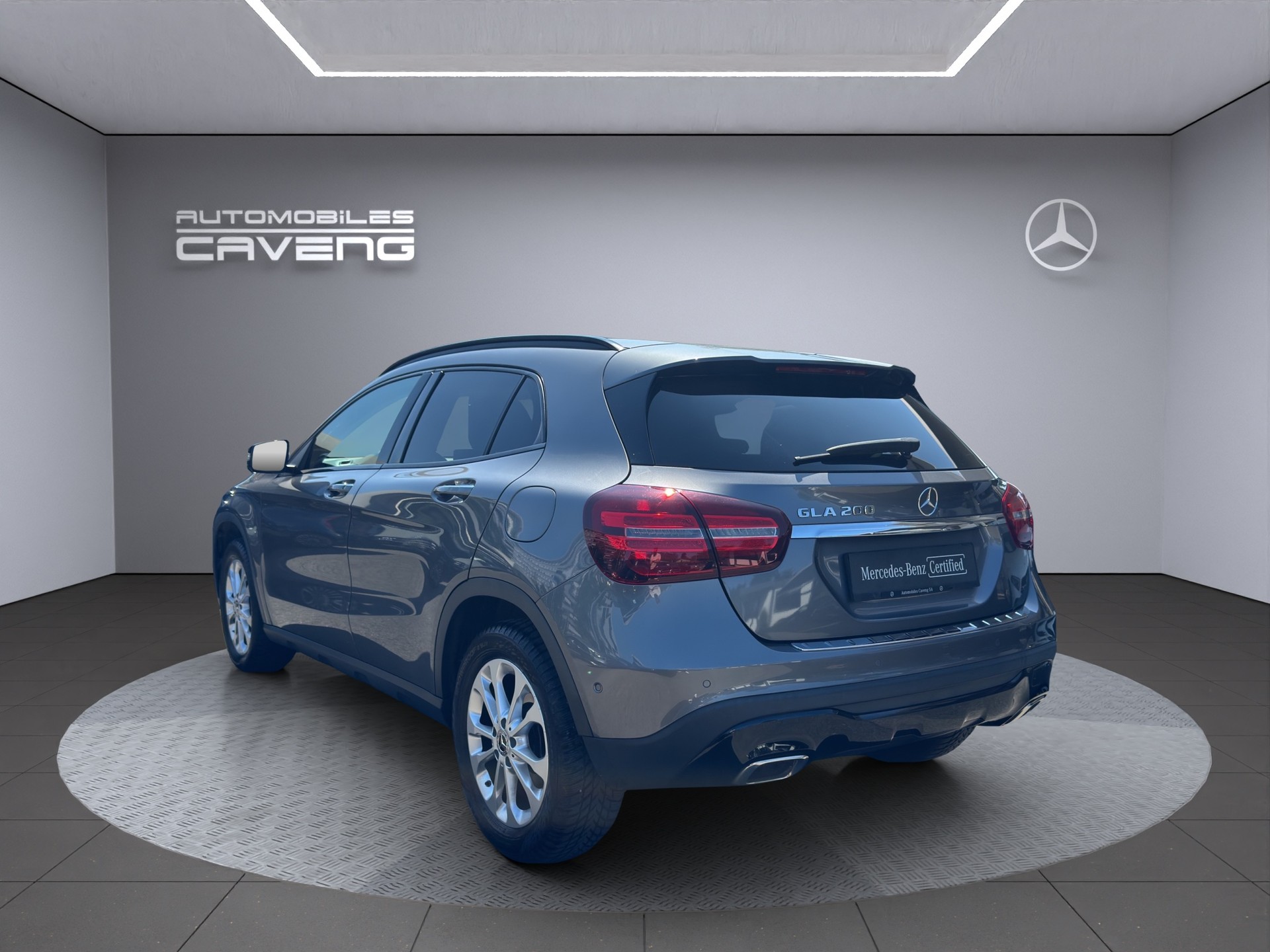 MERCEDES-BENZ GLA 200 Night Star 7G-DCT-image-2