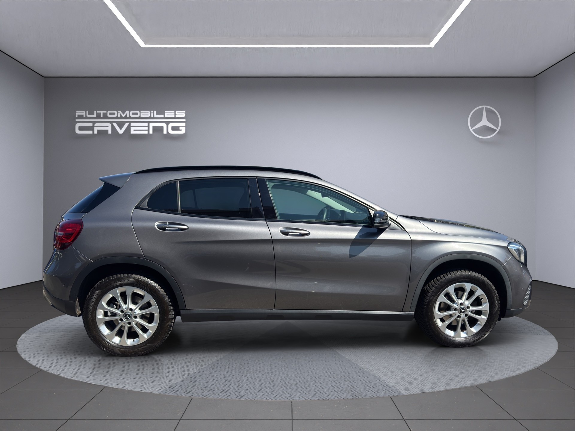 MERCEDES-BENZ GLA 200 Night Star 7G-DCT-image-5