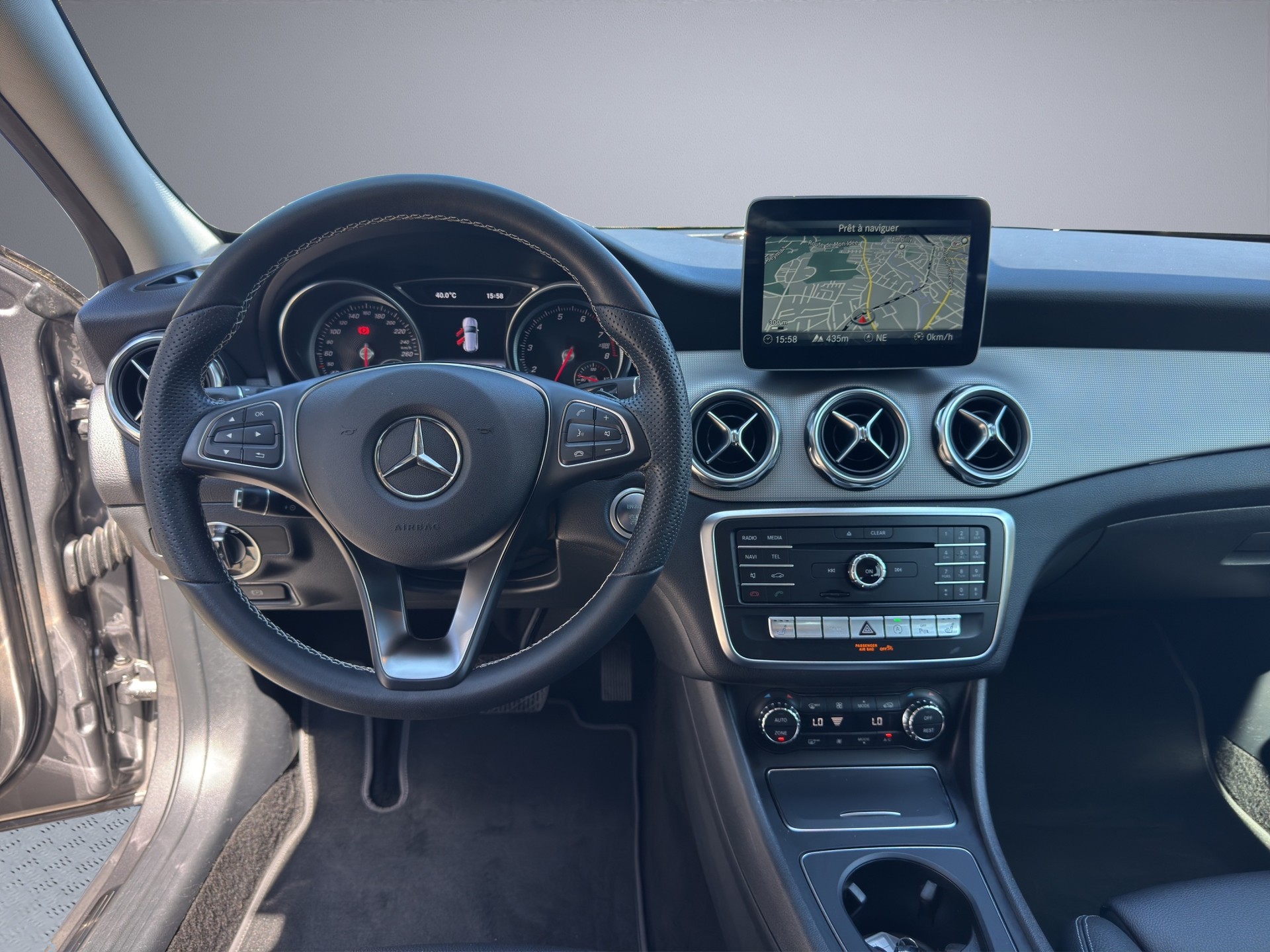 MERCEDES-BENZ GLA 200 Night Star 7G-DCT-image-12