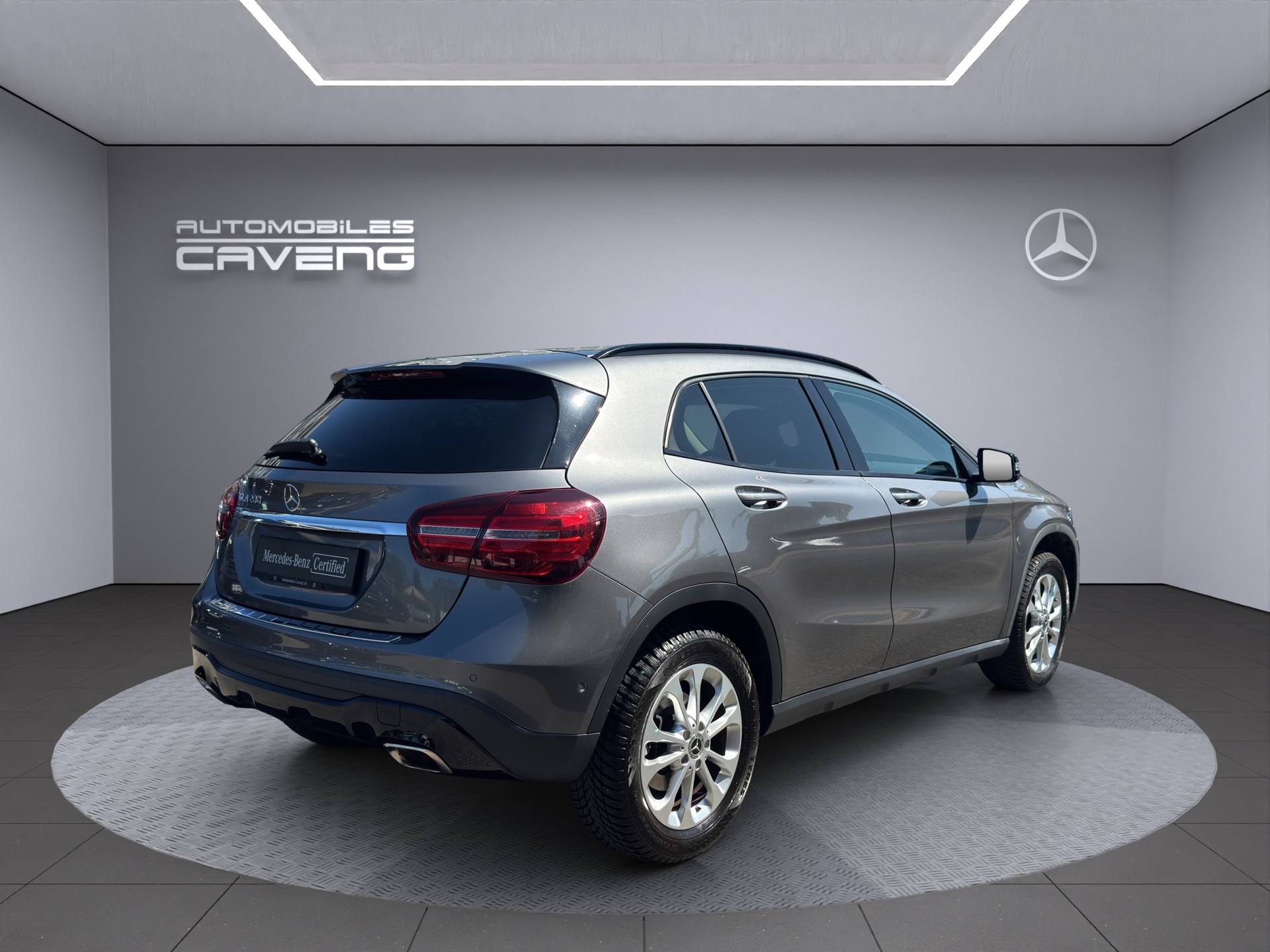 MERCEDES-BENZ GLA 200 Night Star 7G-DCT-image-4