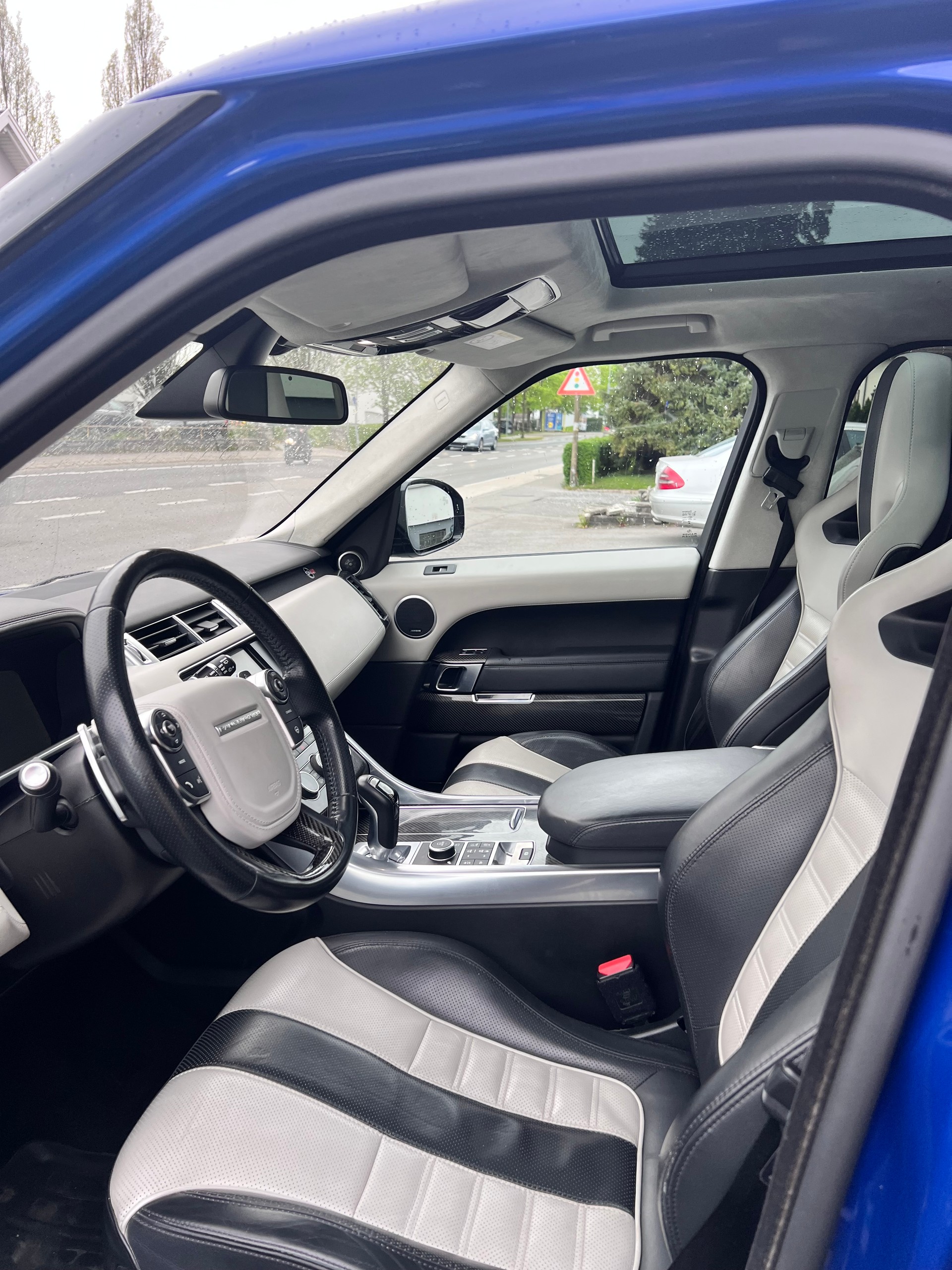 LAND ROVER 5.0 V8 SC SVR-image-2