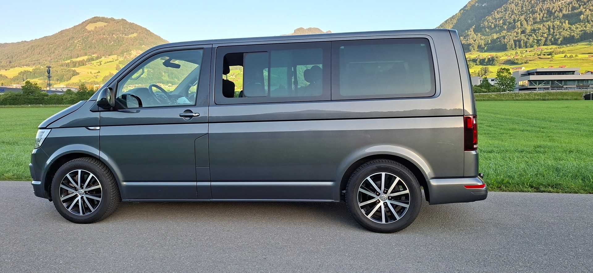 VW T6 Multivan 2.0 TDI Highline 4Motion DSG-image-1