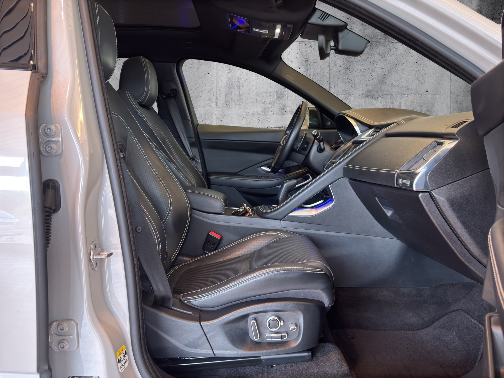 JAGUAR E-Pace 2.0 P300 R-Dynamic HSE AWD Automatik-image-8