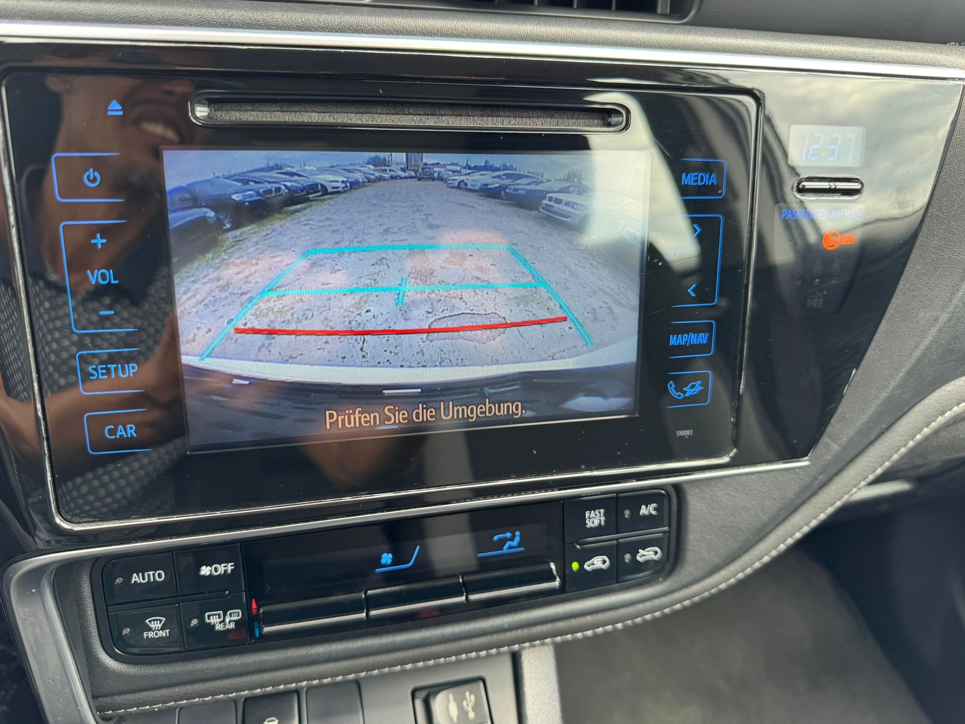 TOYOTA Auris Touring Sports 1.8 HSD Trend e-CVT-image-6