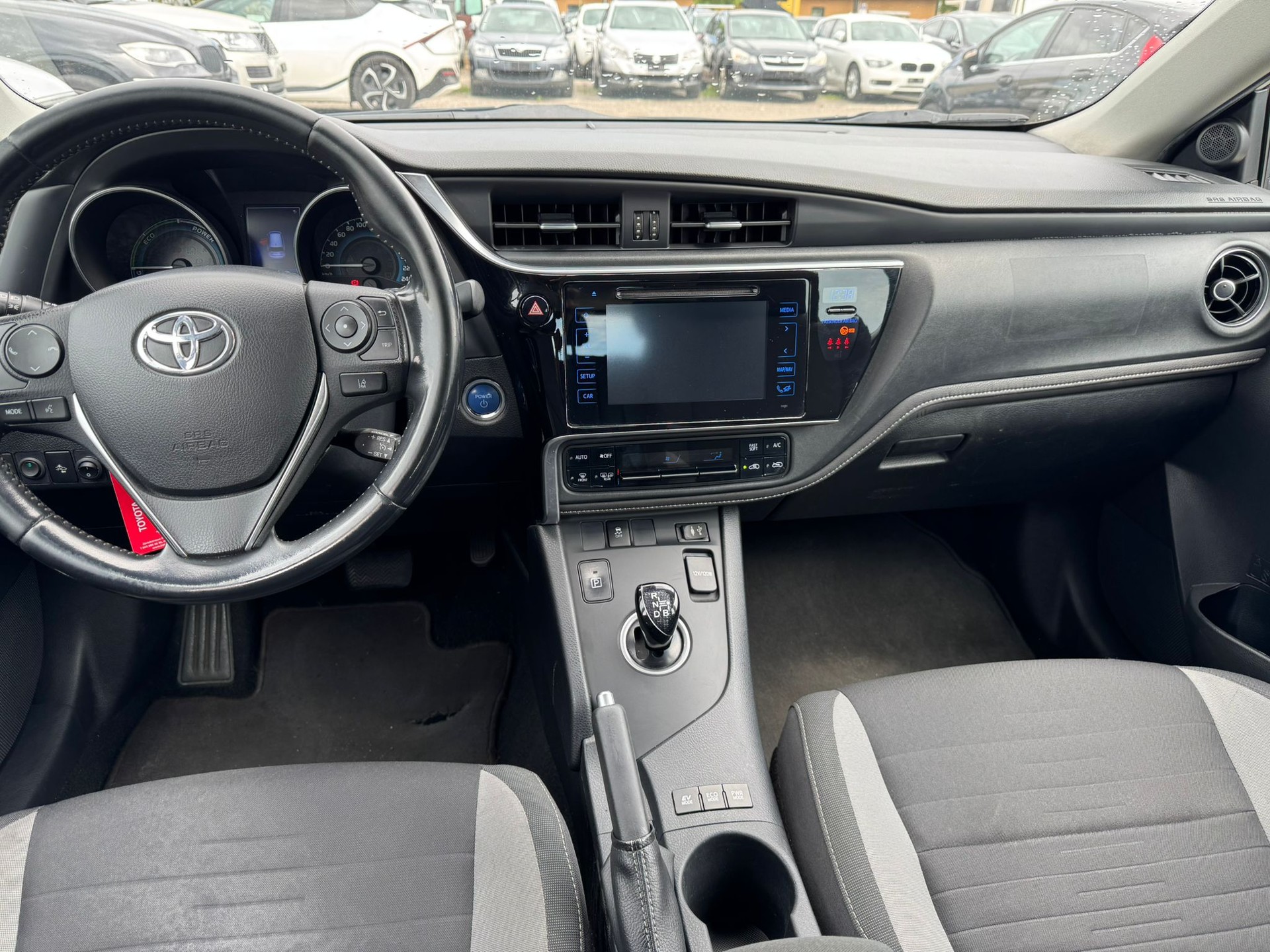 TOYOTA Auris Touring Sports 1.8 HSD Trend e-CVT-image-7