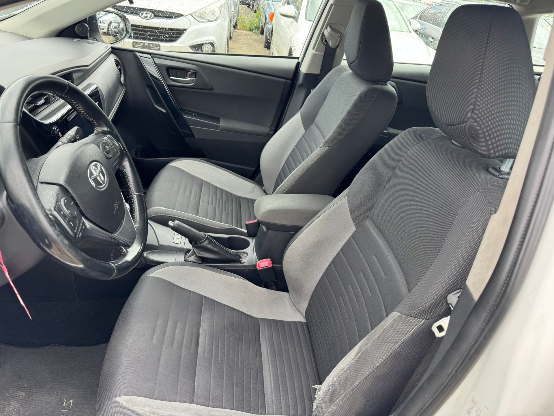 TOYOTA Auris Touring Sports 1.8 HSD Trend e-CVT-image-8