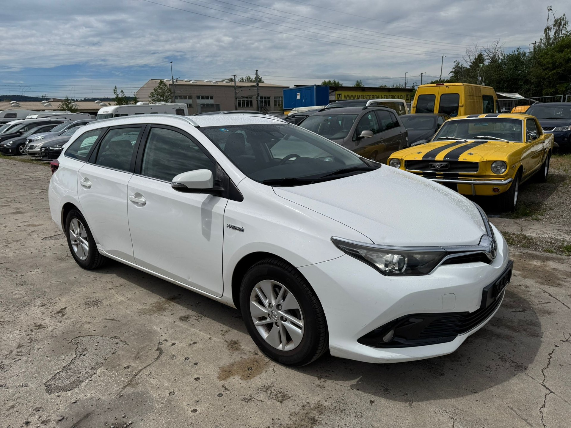 TOYOTA Auris Touring Sports 1.8 HSD Trend e-CVT-image-1