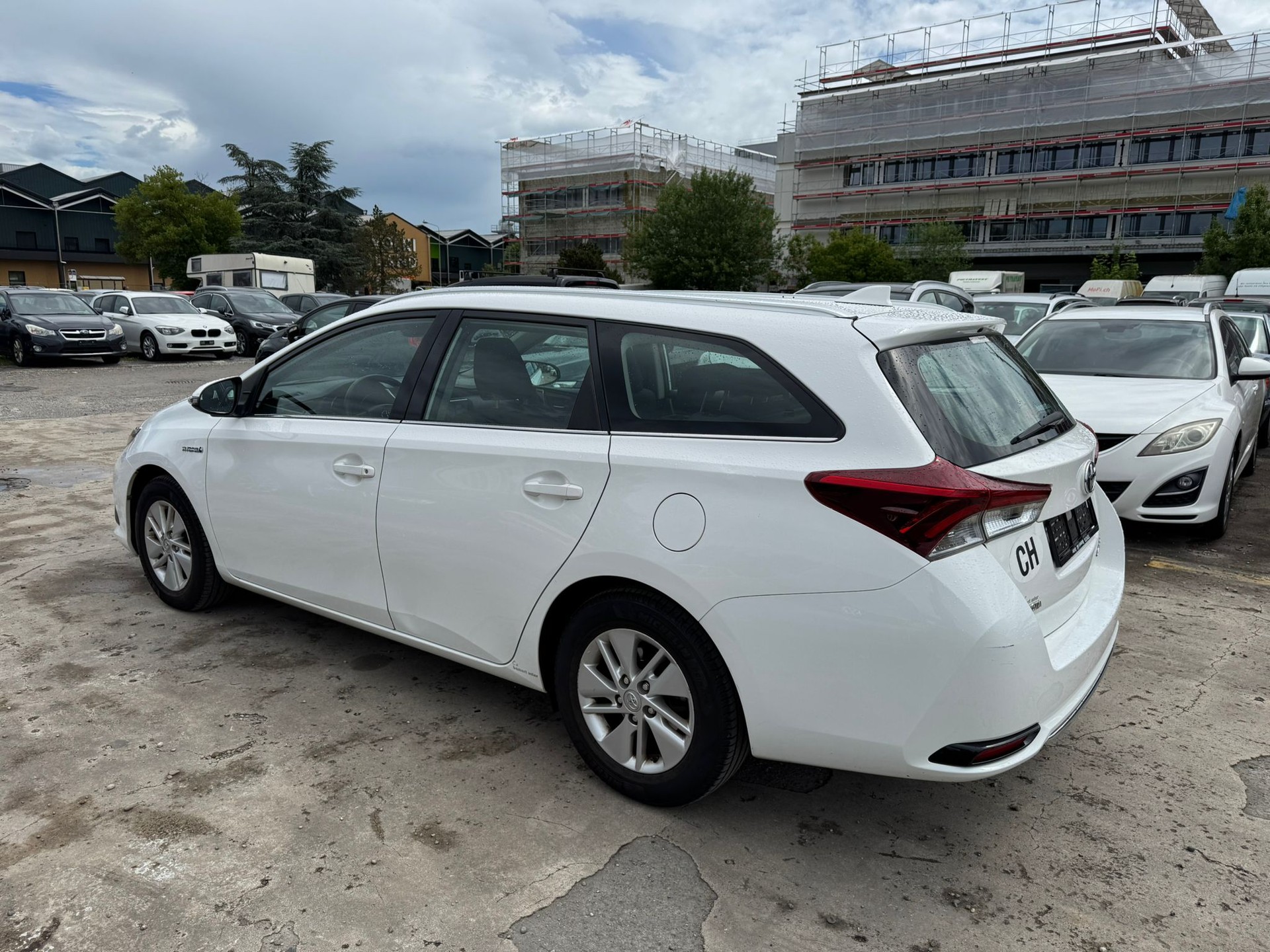 TOYOTA Auris Touring Sports 1.8 HSD Trend e-CVT-image-4