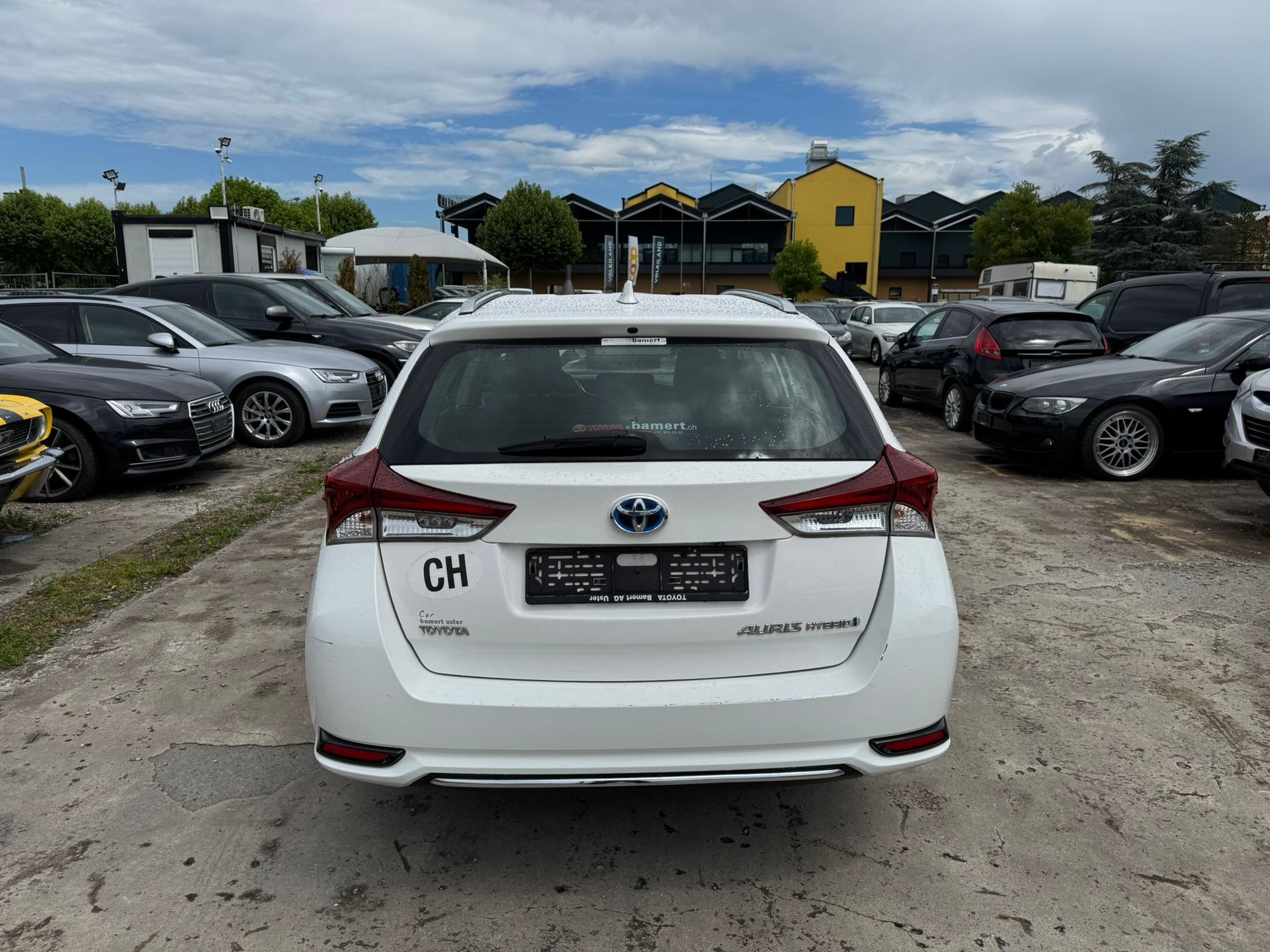 TOYOTA Auris Touring Sports 1.8 HSD Trend e-CVT-image-5