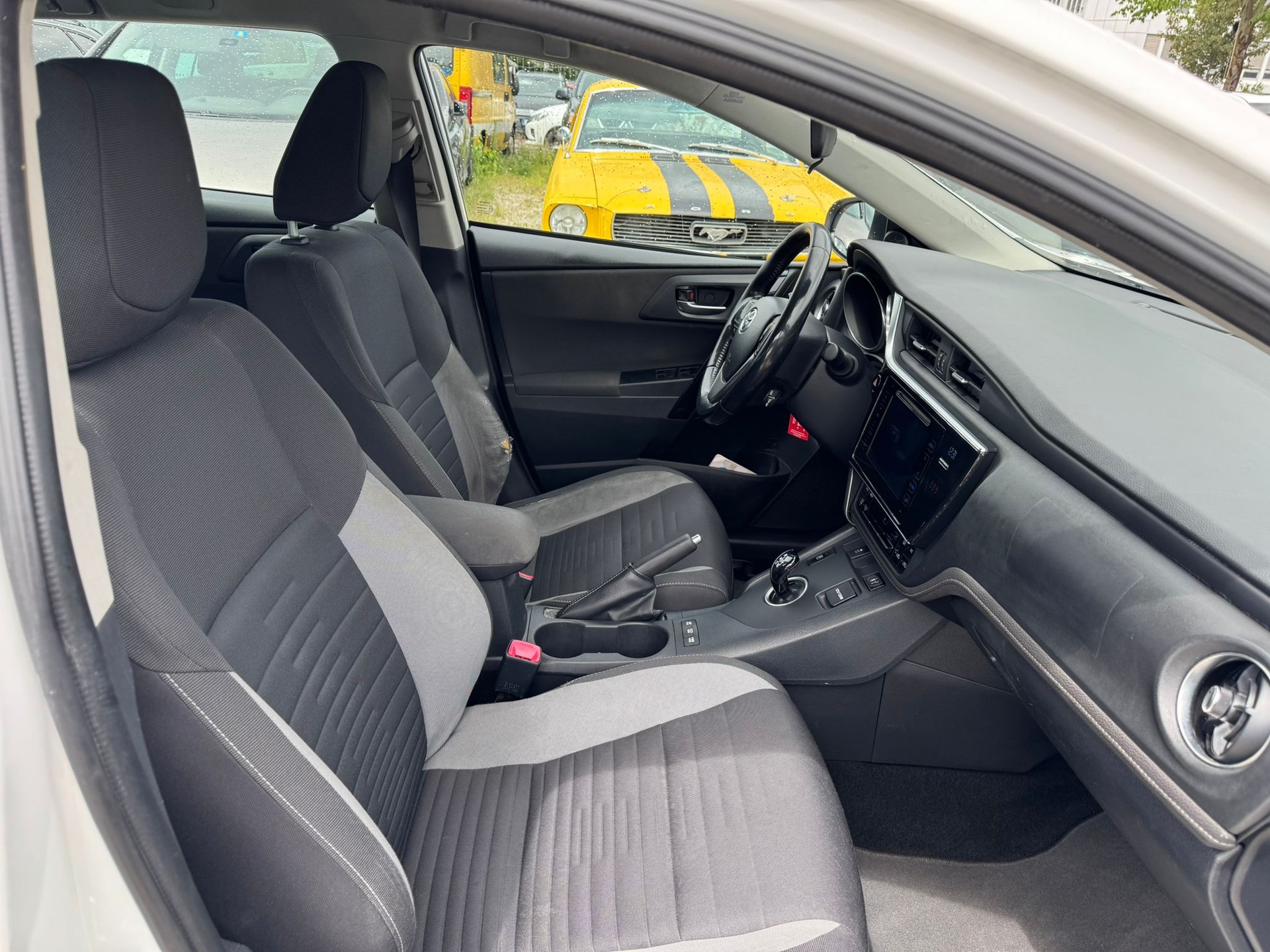 TOYOTA Auris Touring Sports 1.8 HSD Trend e-CVT-image-9