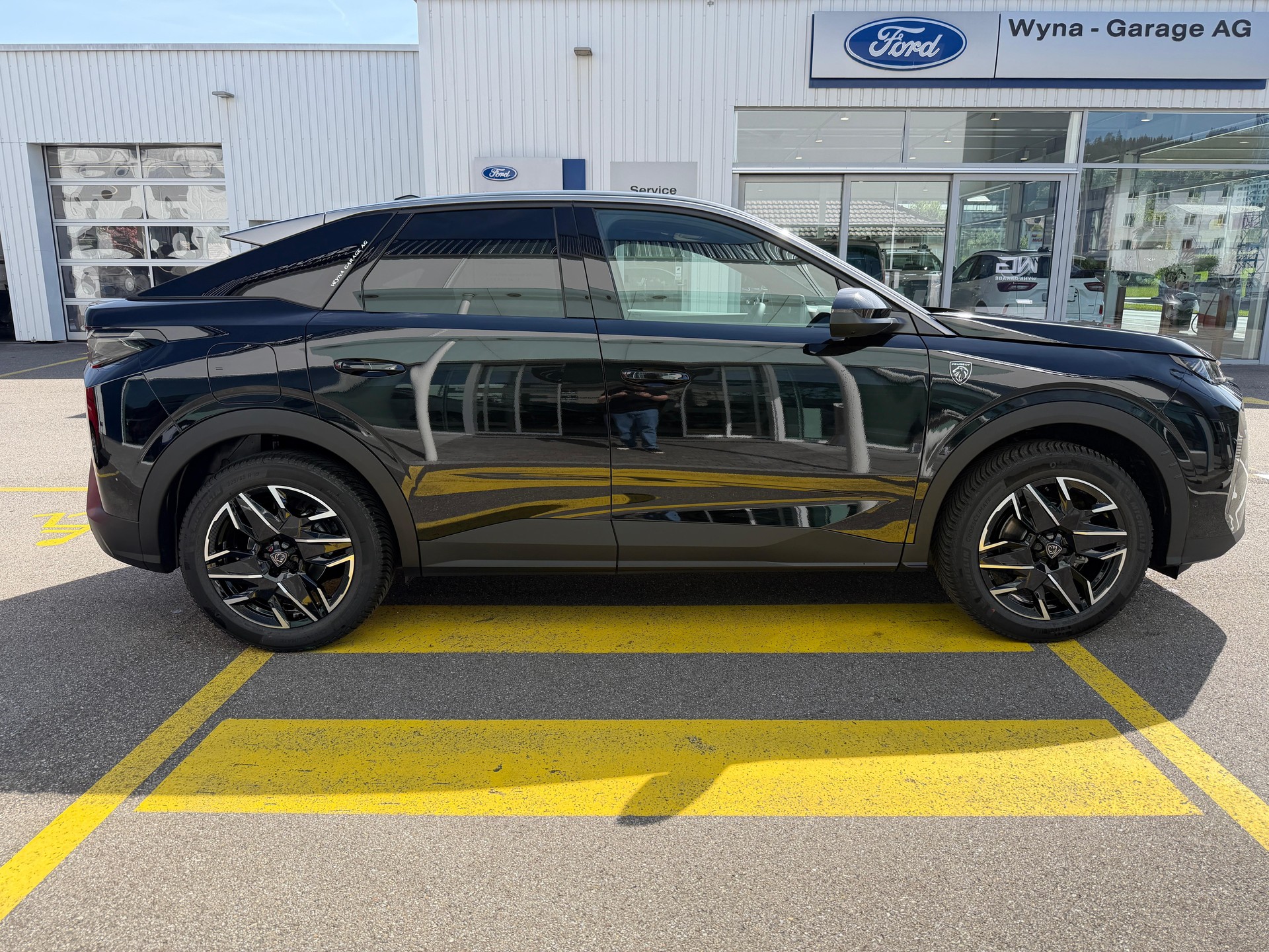 PEUGEOT 3008 1.2 Hybrid GT Exclusive-image-4