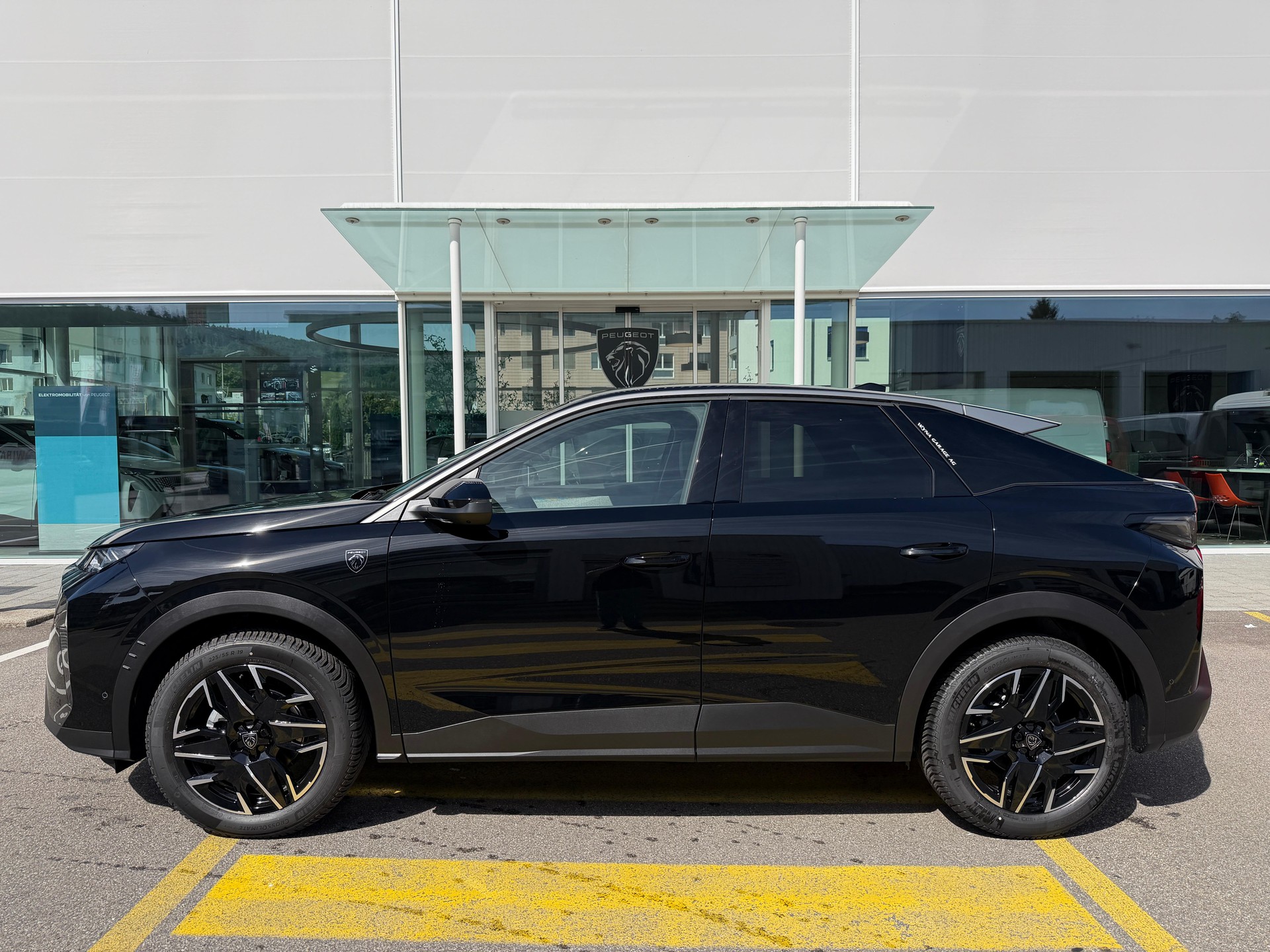 PEUGEOT 3008 1.2 Hybrid GT Exclusive-image-0