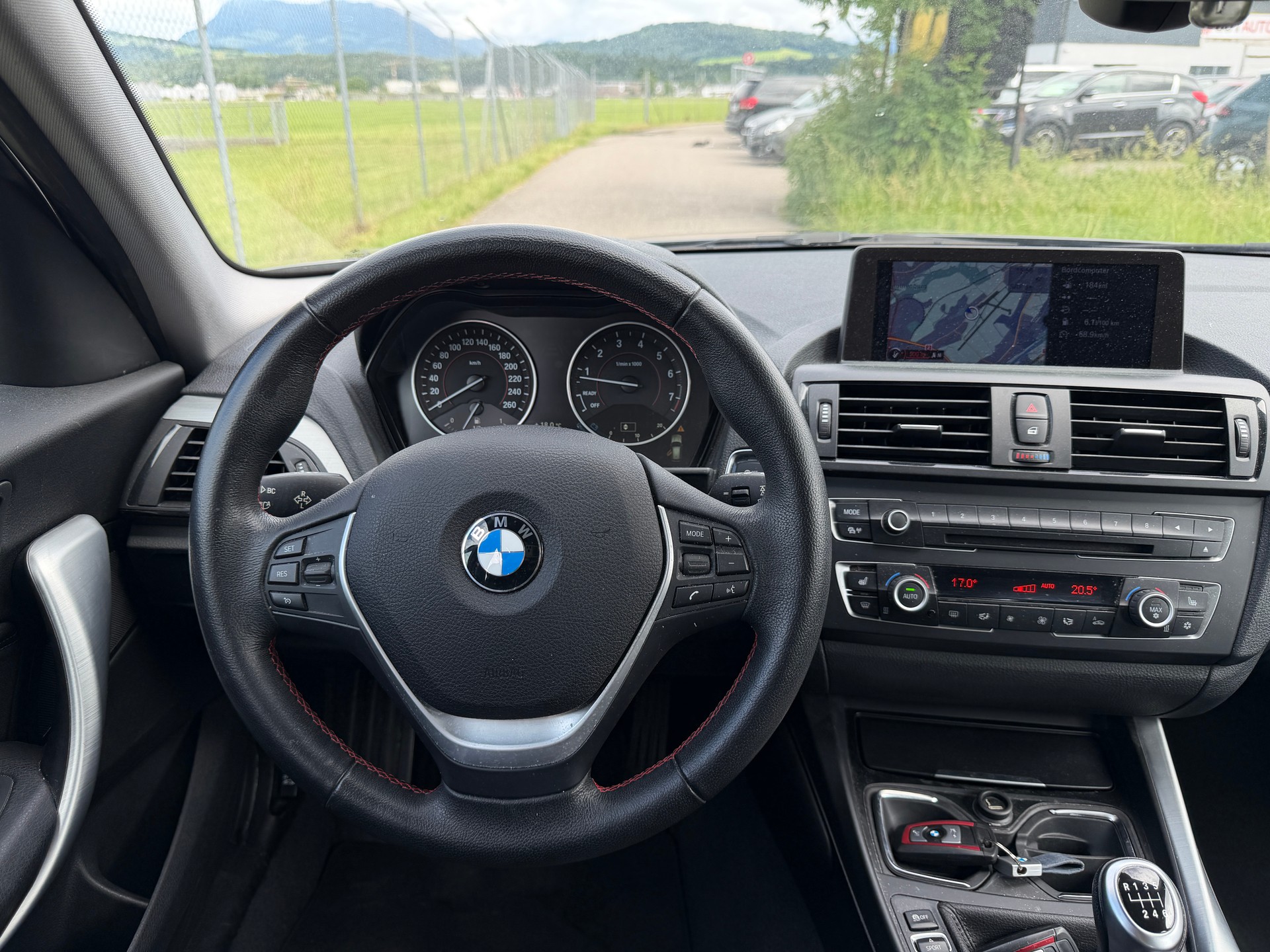 BMW 116i Sport Line-image-21