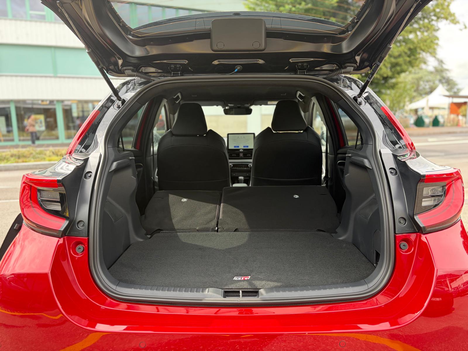 TOYOTA Yaris 1.5 GR Sport e-CVT-image-11
