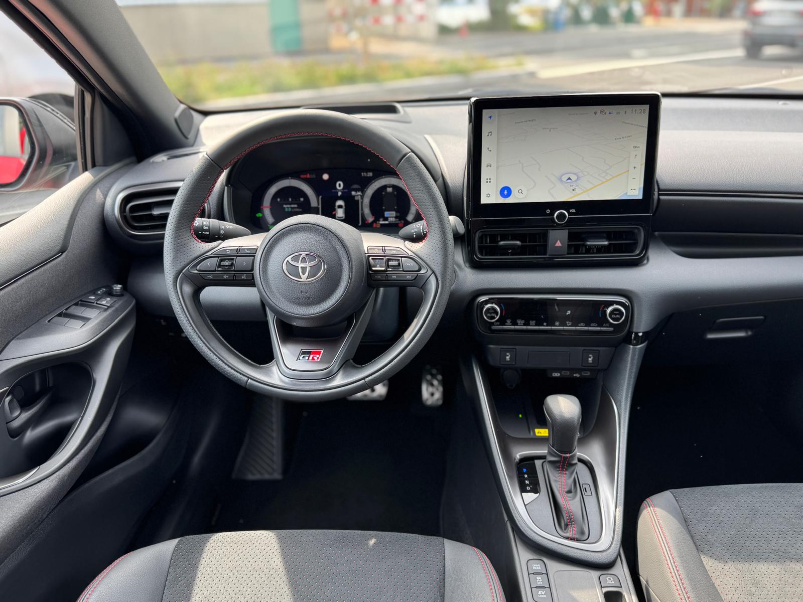 TOYOTA Yaris 1.5 GR Sport e-CVT-image-5