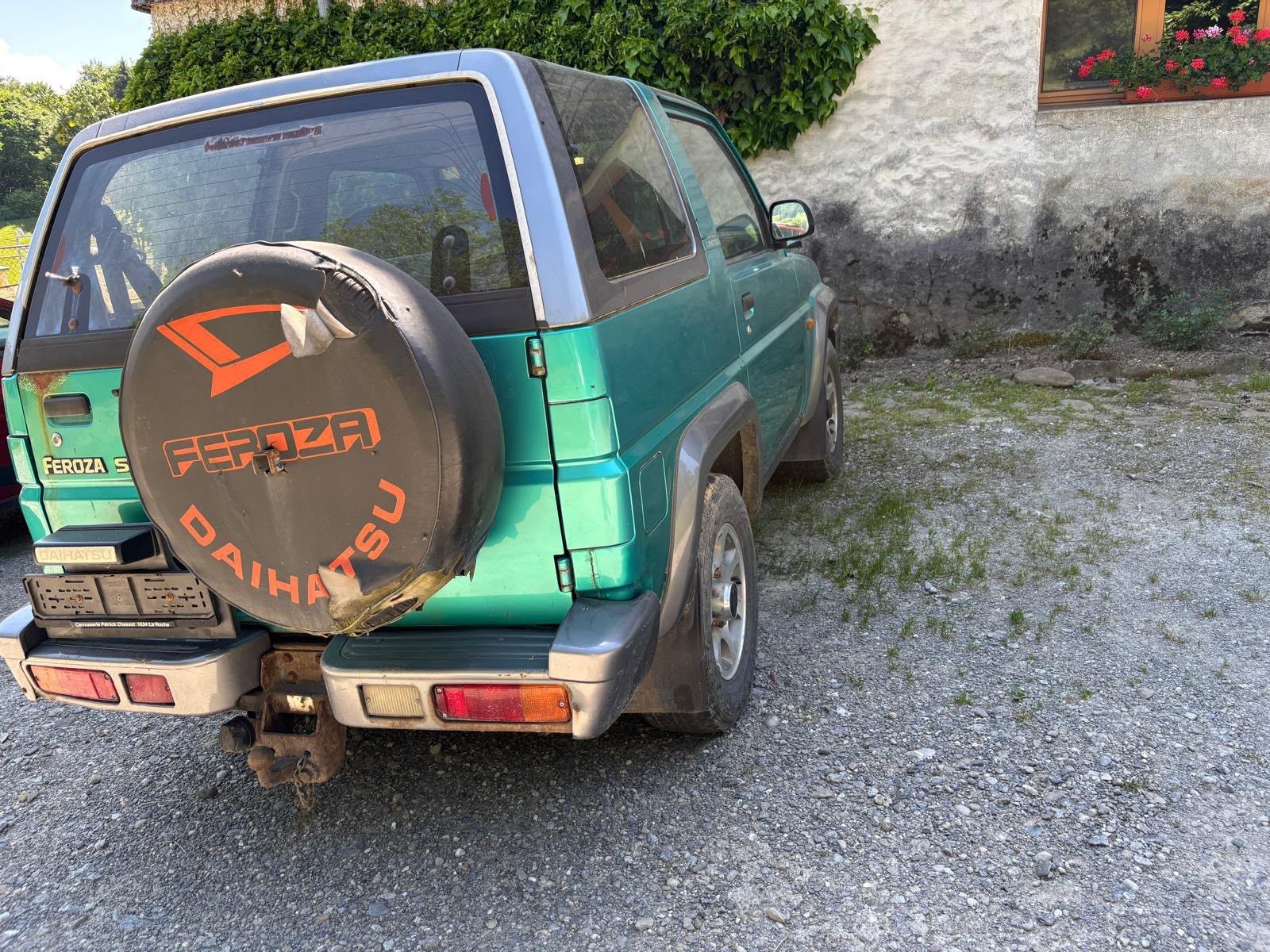 DAIHATSU FEROZA-showroom-element-3