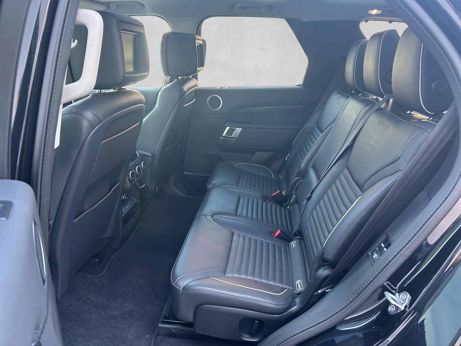 LAND ROVER Discovery 3.0 SDV6 HSE Automatic-image-11