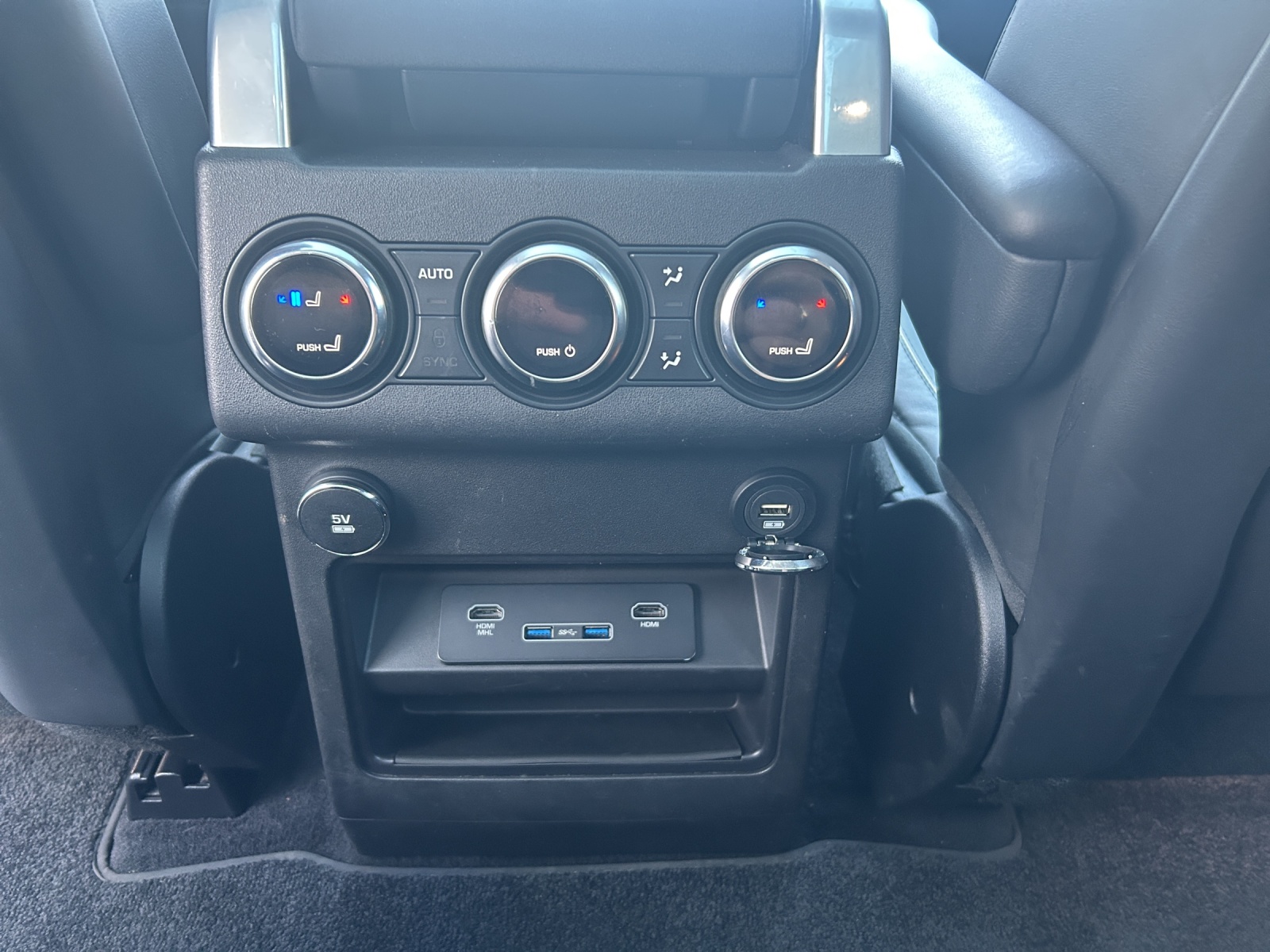 LAND ROVER Discovery 3.0 SDV6 HSE Automatic-image-19