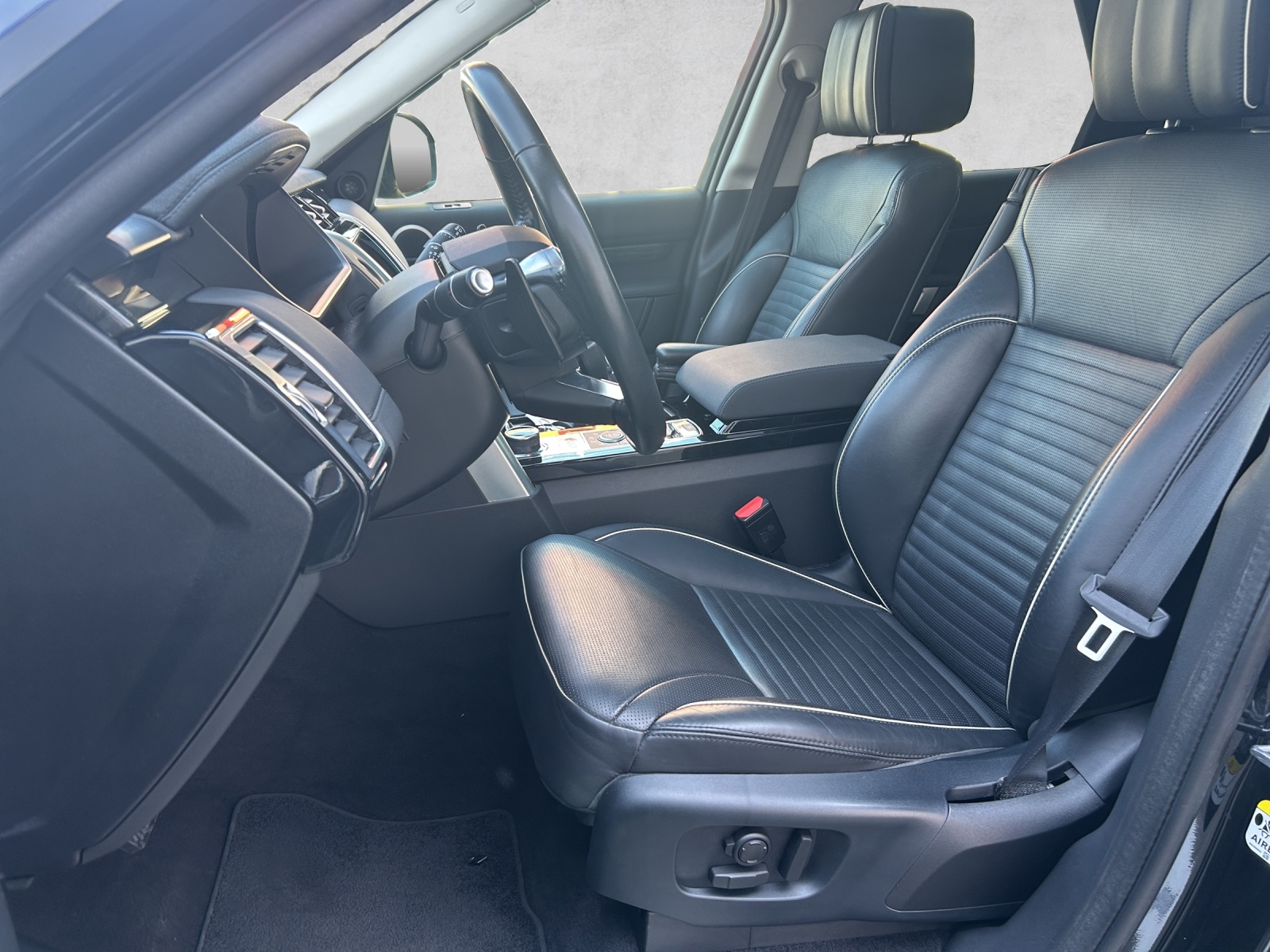 LAND ROVER Discovery 3.0 SDV6 HSE Automatic-image-12