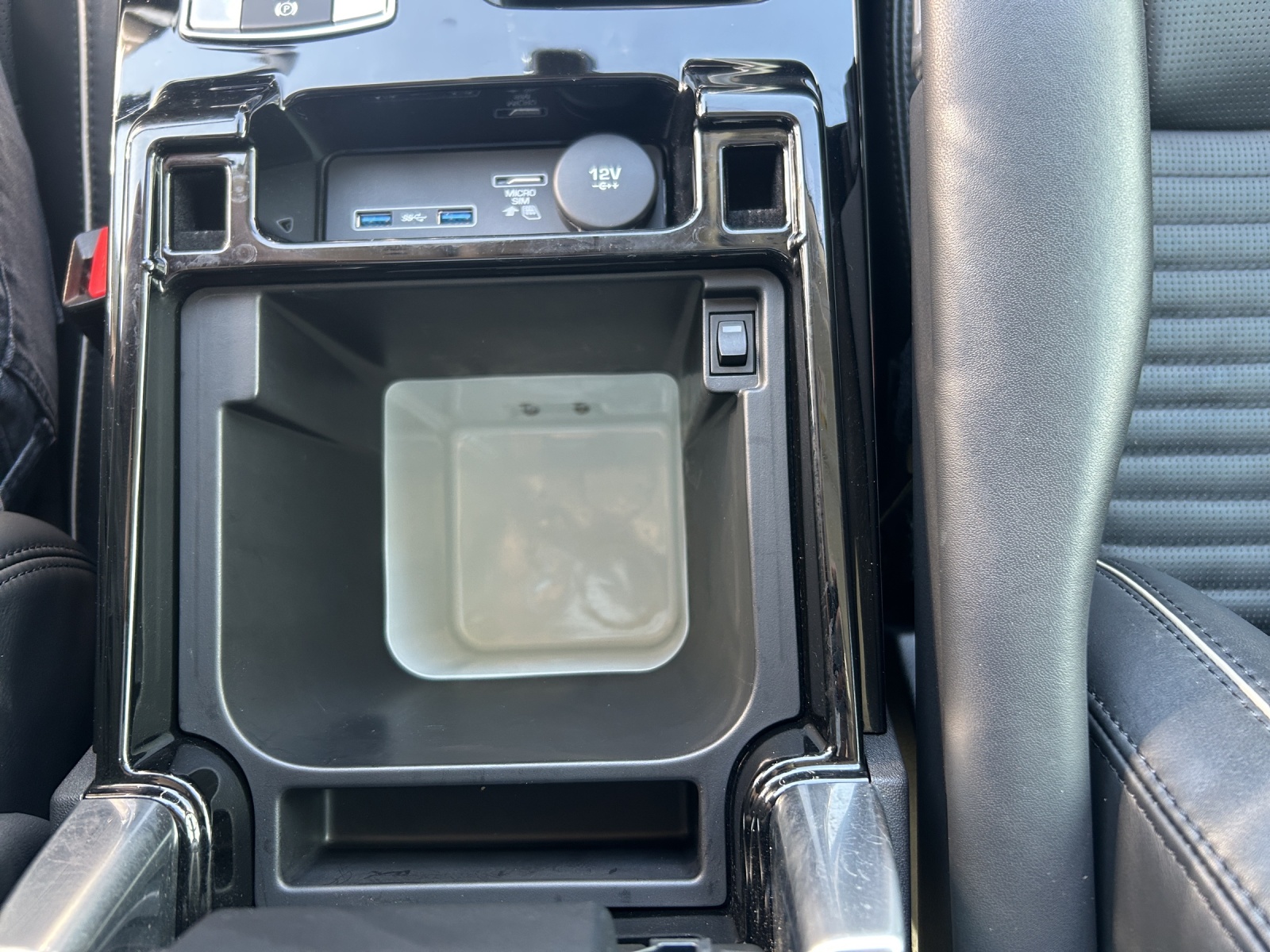 LAND ROVER Discovery 3.0 SDV6 HSE Automatic-image-21