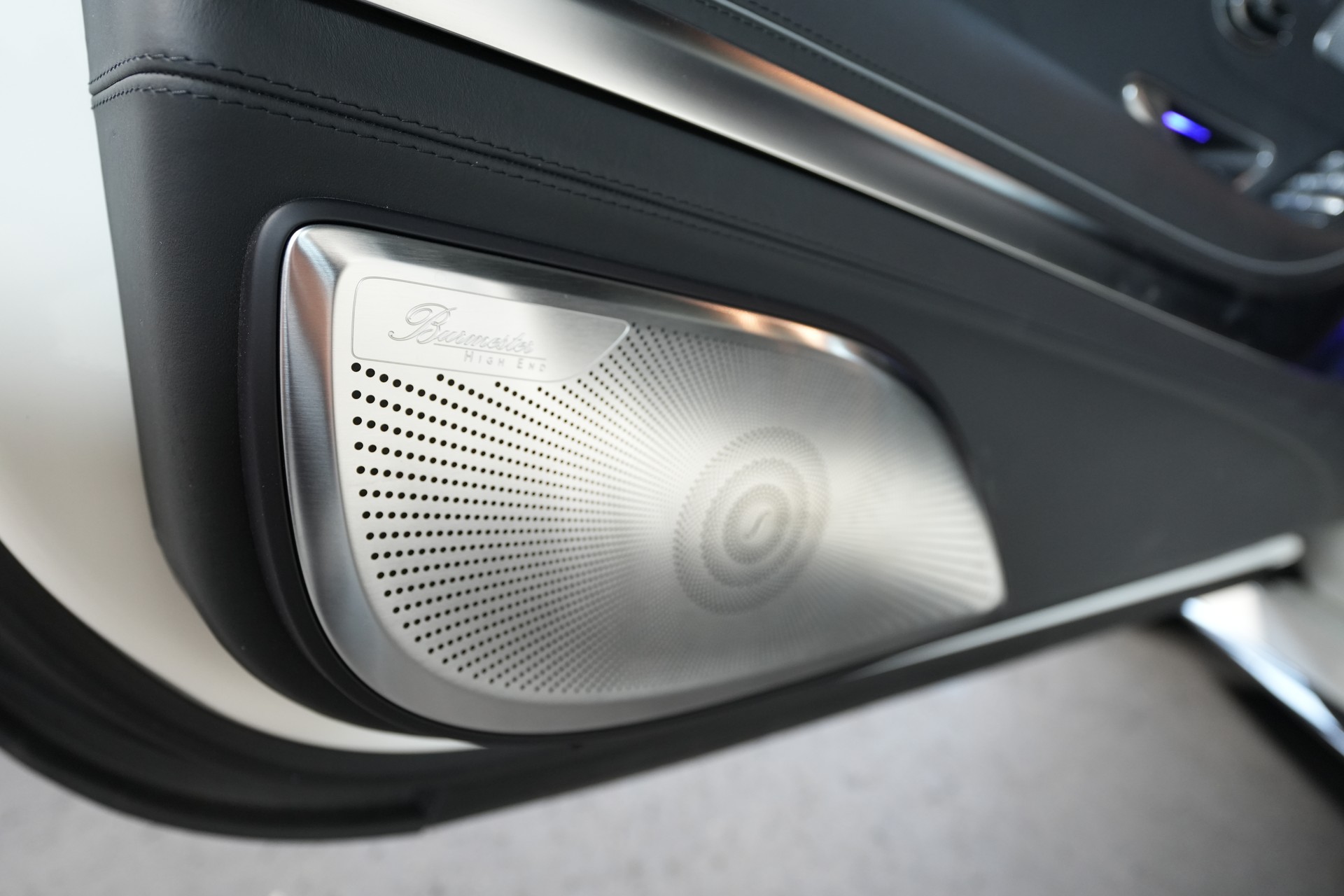 MERCEDES-BENZ S 63 AMG Cabriolet 4Matic Speedshift MCT-image-18