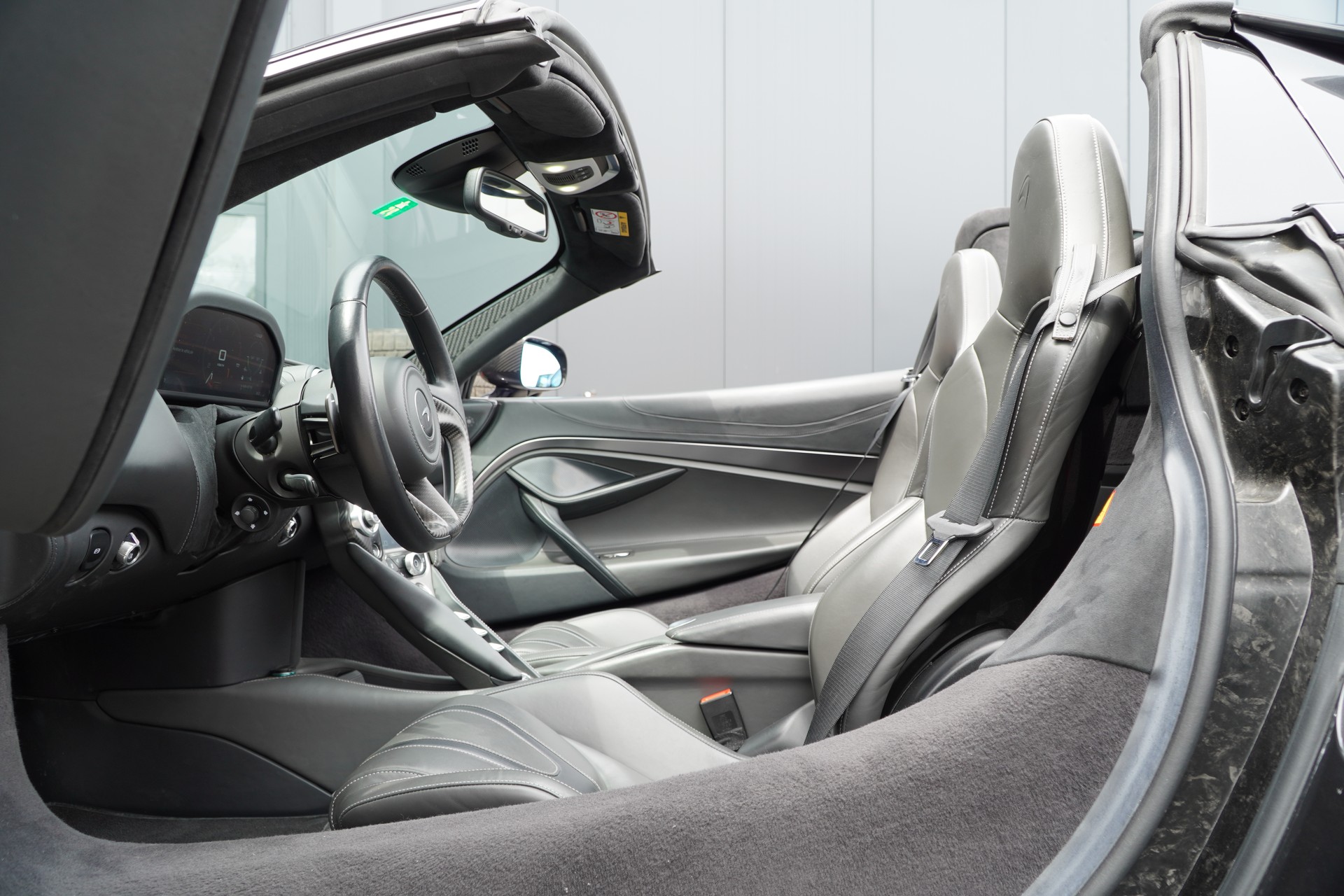 McLAREN 720S Spider 4.0 V8 SSG-image-23