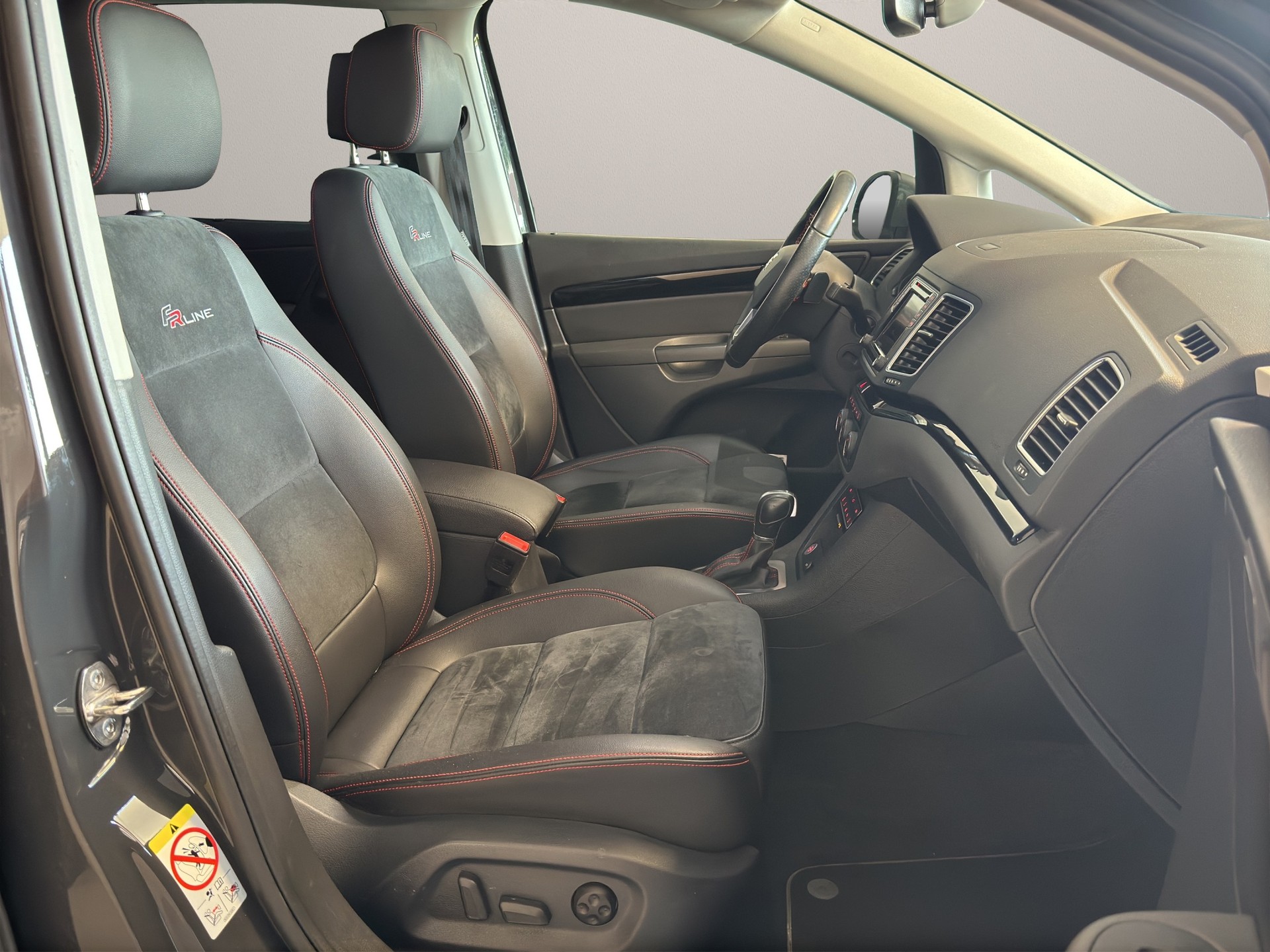 SEAT Alhambra 1.4 TSI DSG SWISS FR2-image-9