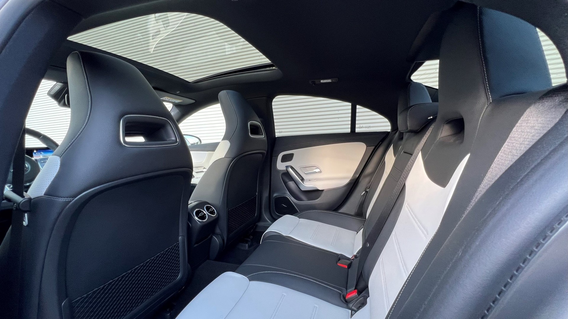 MERCEDES-BENZ CLA 35 AMG 4matic-image-3