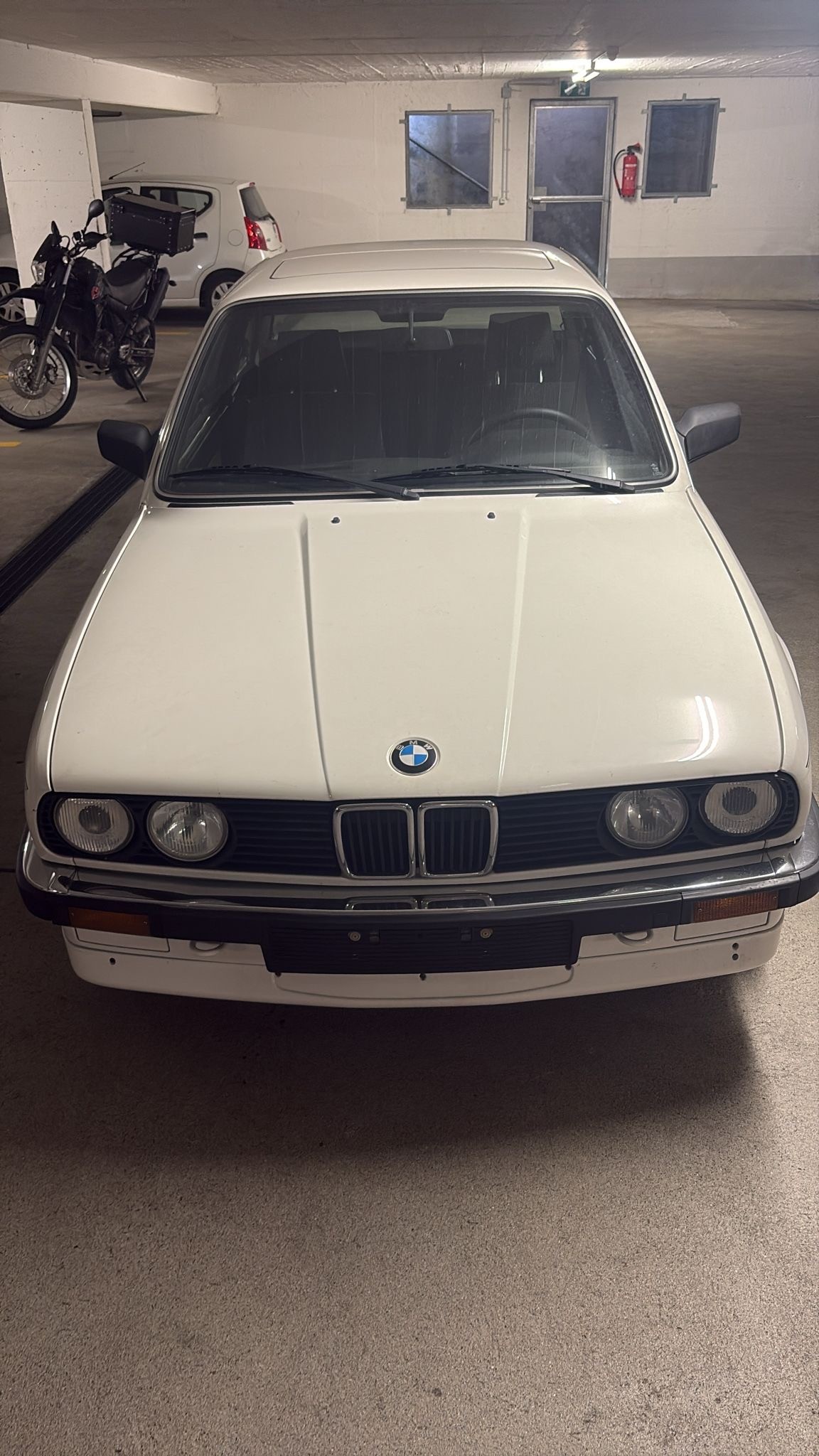 BMW 325e-image-0