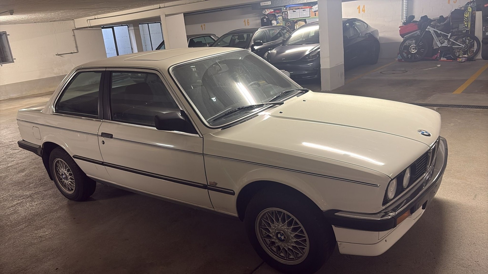 BMW 325e-image-1