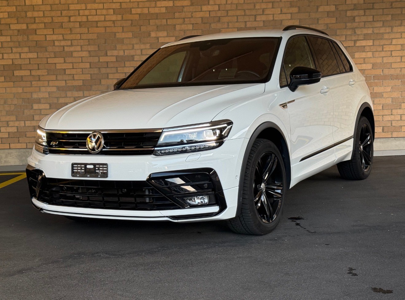 VW Tiguan 2.0 TDI SCR R-Line Highline 4Motion DSG-image-0