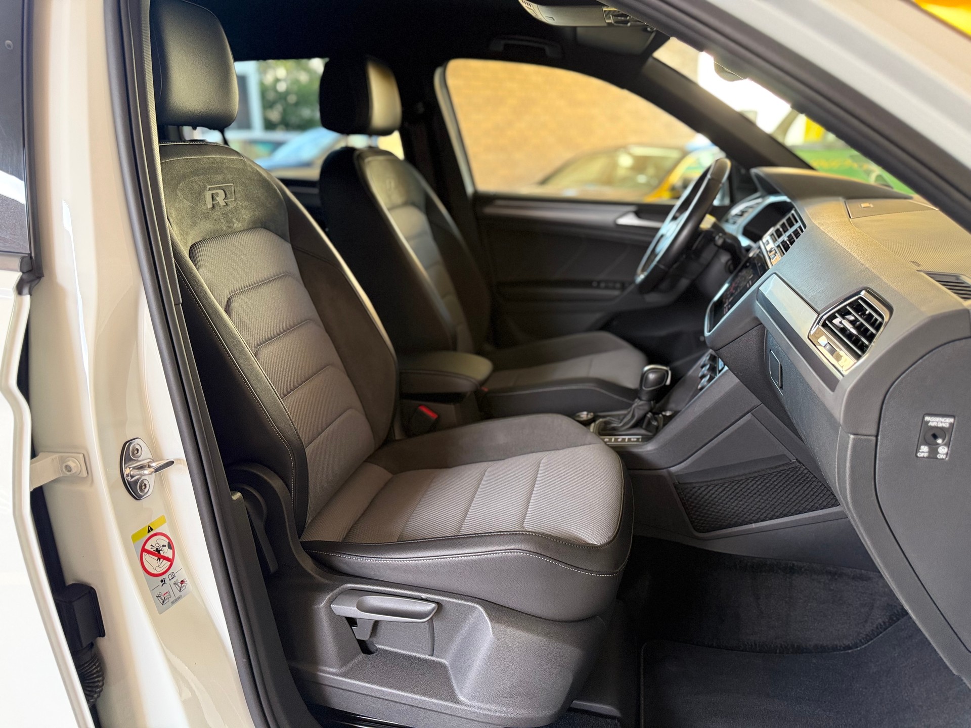 VW Tiguan 2.0 TDI SCR R-Line Highline 4Motion DSG-image-10
