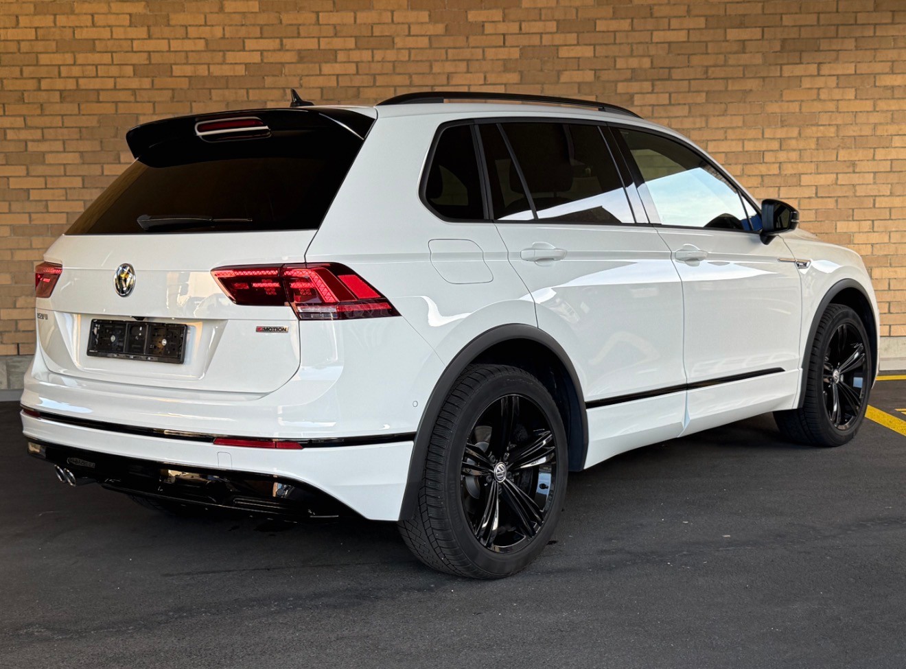 VW Tiguan 2.0 TDI SCR R-Line Highline 4Motion DSG-image-4