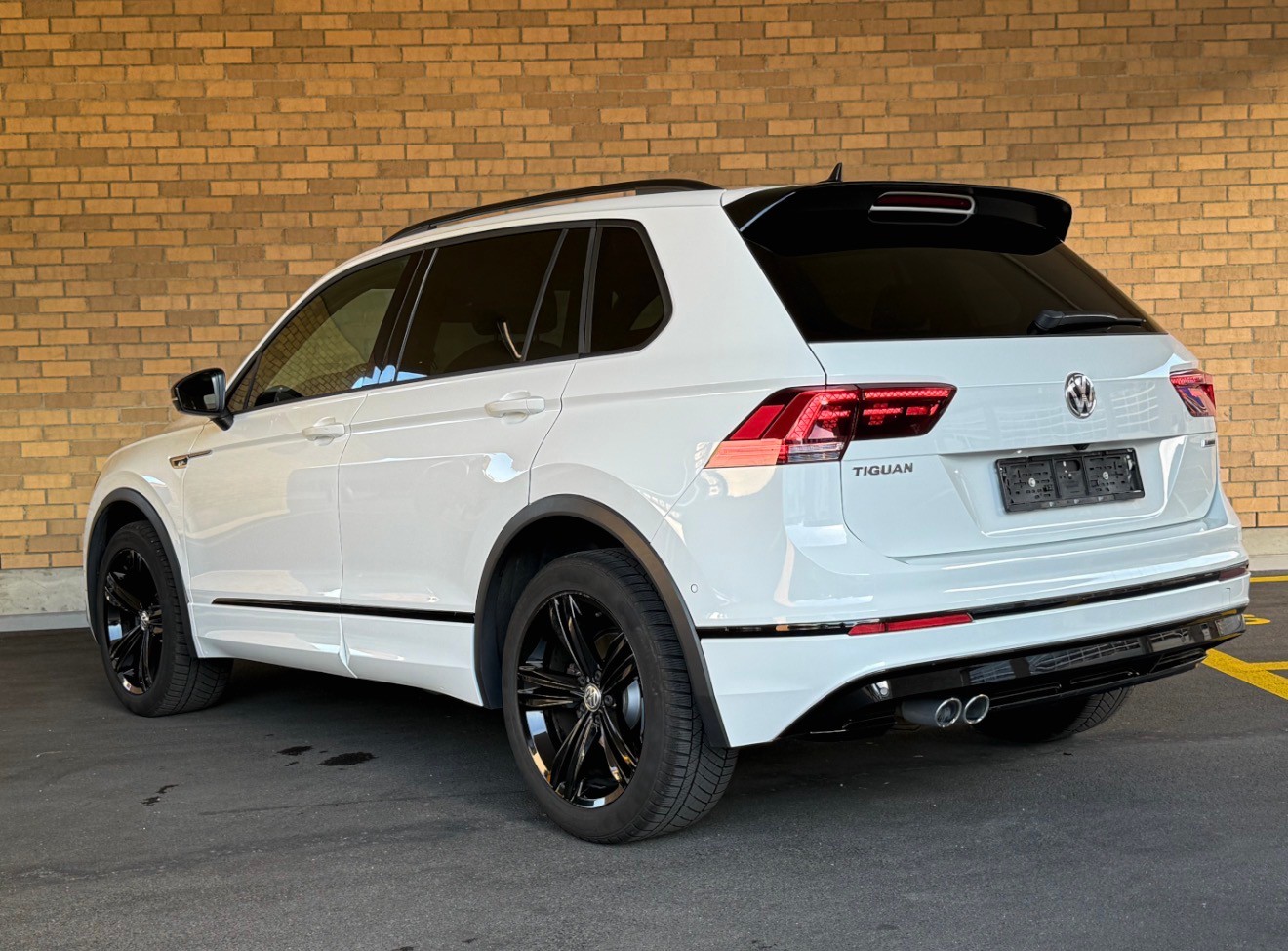 VW Tiguan 2.0 TDI SCR R-Line Highline 4Motion DSG-image-5