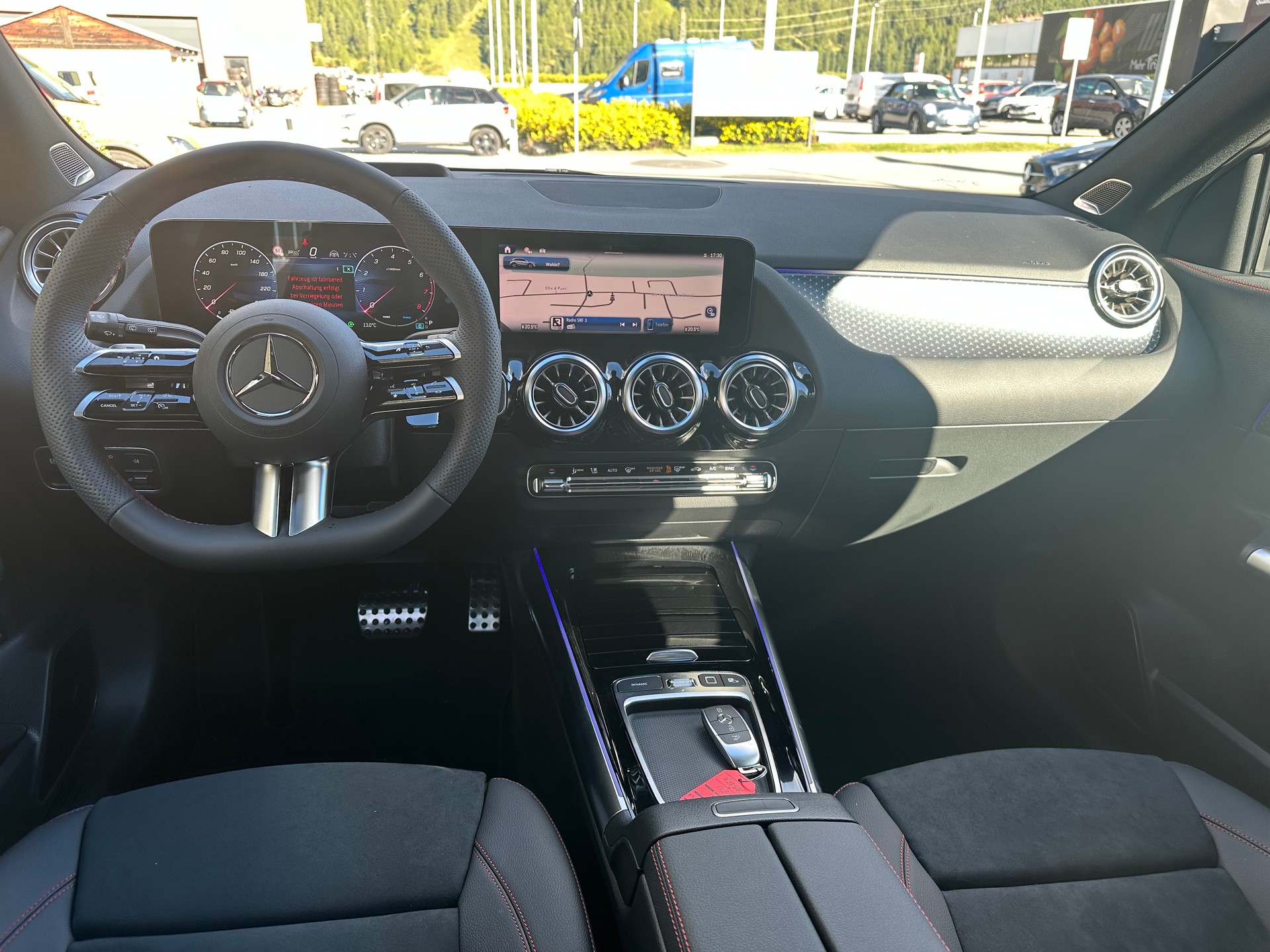 MERCEDES-BENZ GLA 250 Swiss Star AMG Line 4matic-image-9