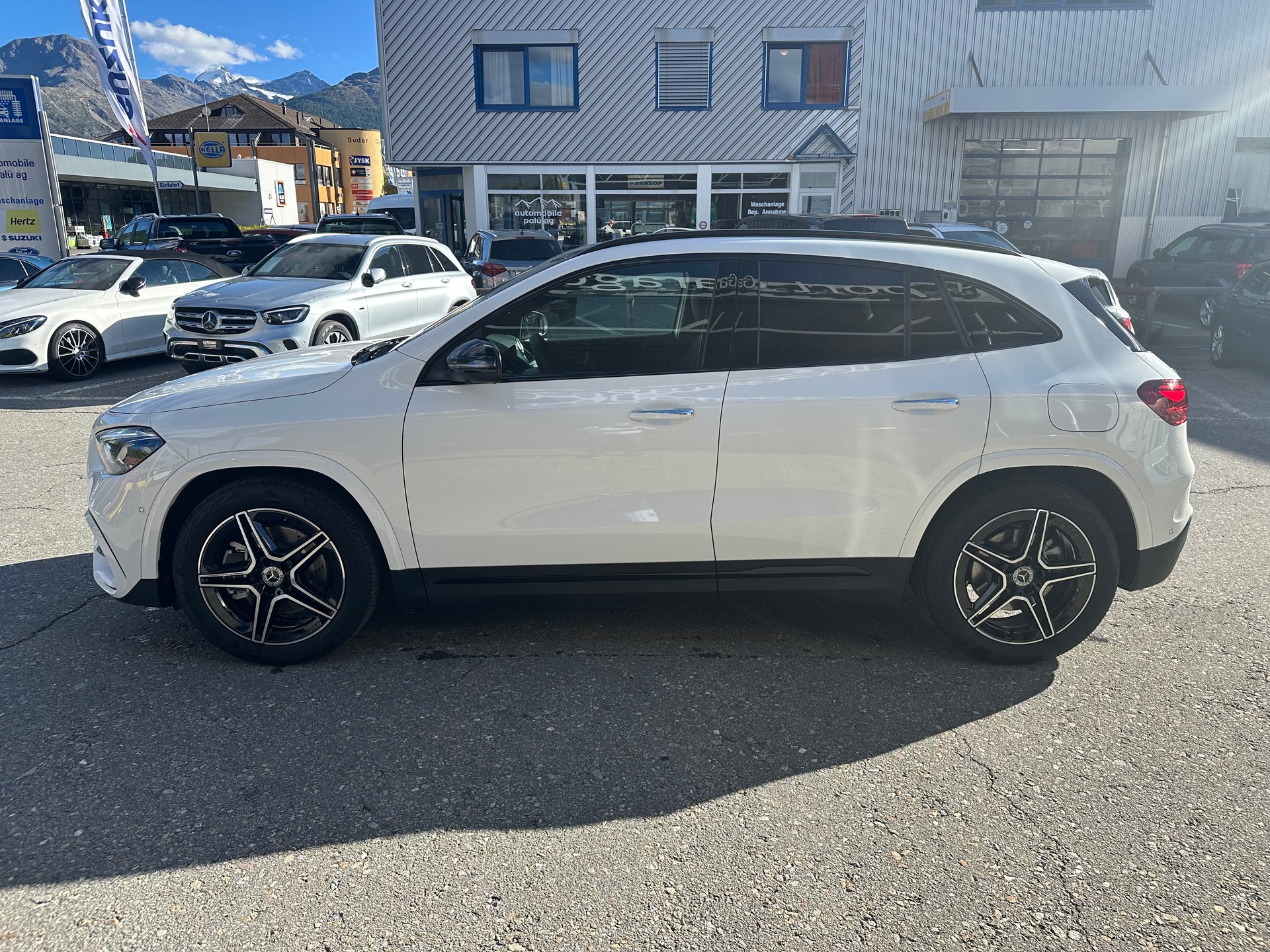 MERCEDES-BENZ GLA 250 Swiss Star AMG Line 4matic-image-5