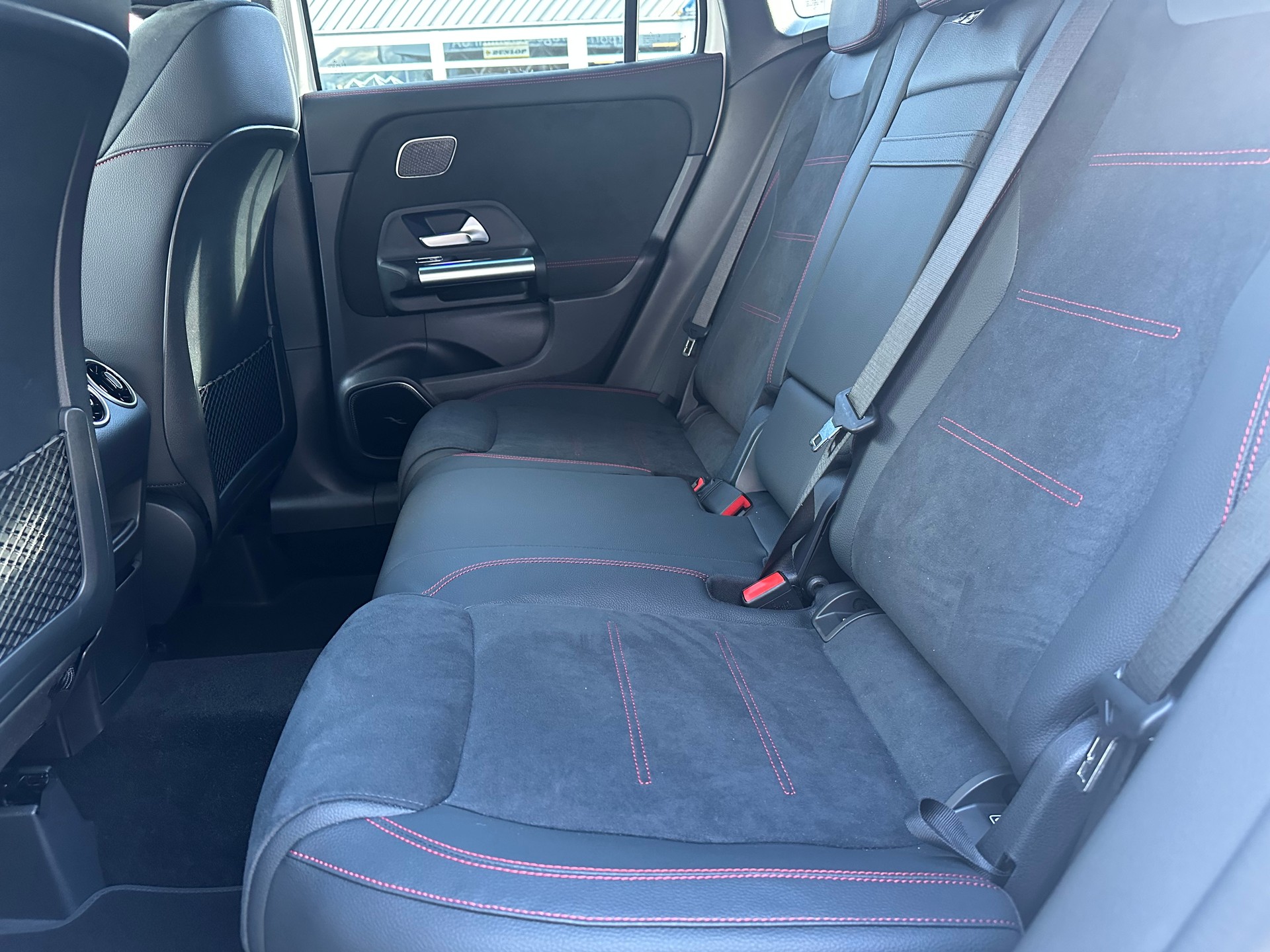 MERCEDES-BENZ GLA 250 Swiss Star AMG Line 4matic-image-11