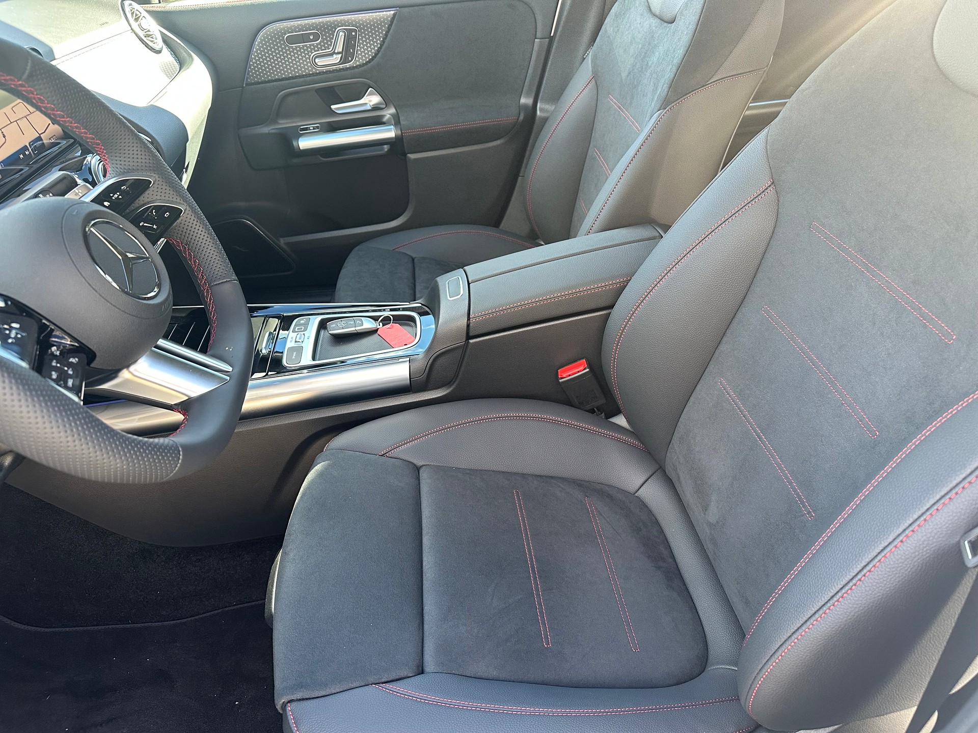 MERCEDES-BENZ GLA 250 Swiss Star AMG Line 4matic-image-10