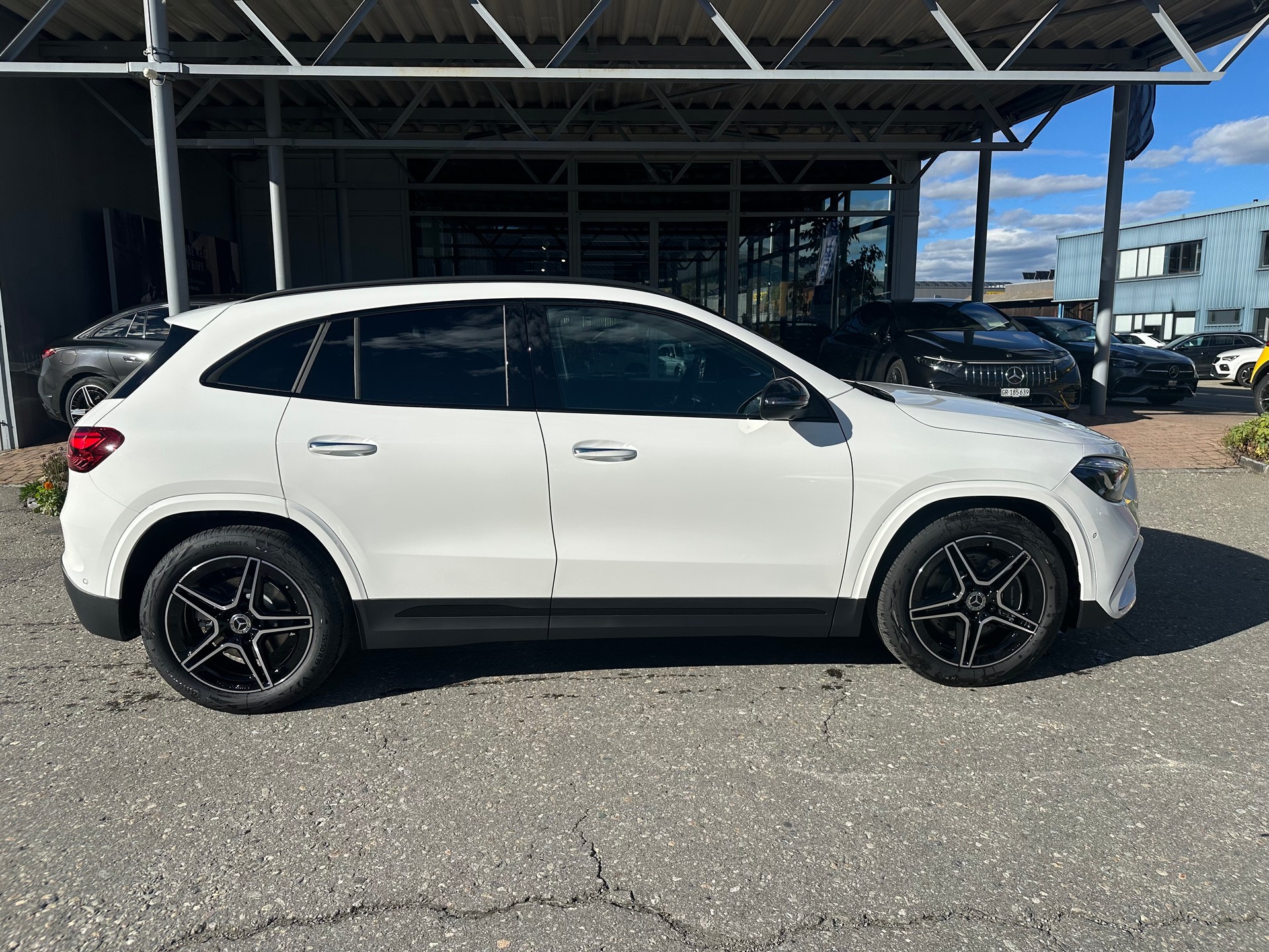 MERCEDES-BENZ GLA 250 Swiss Star AMG Line 4matic-image-1
