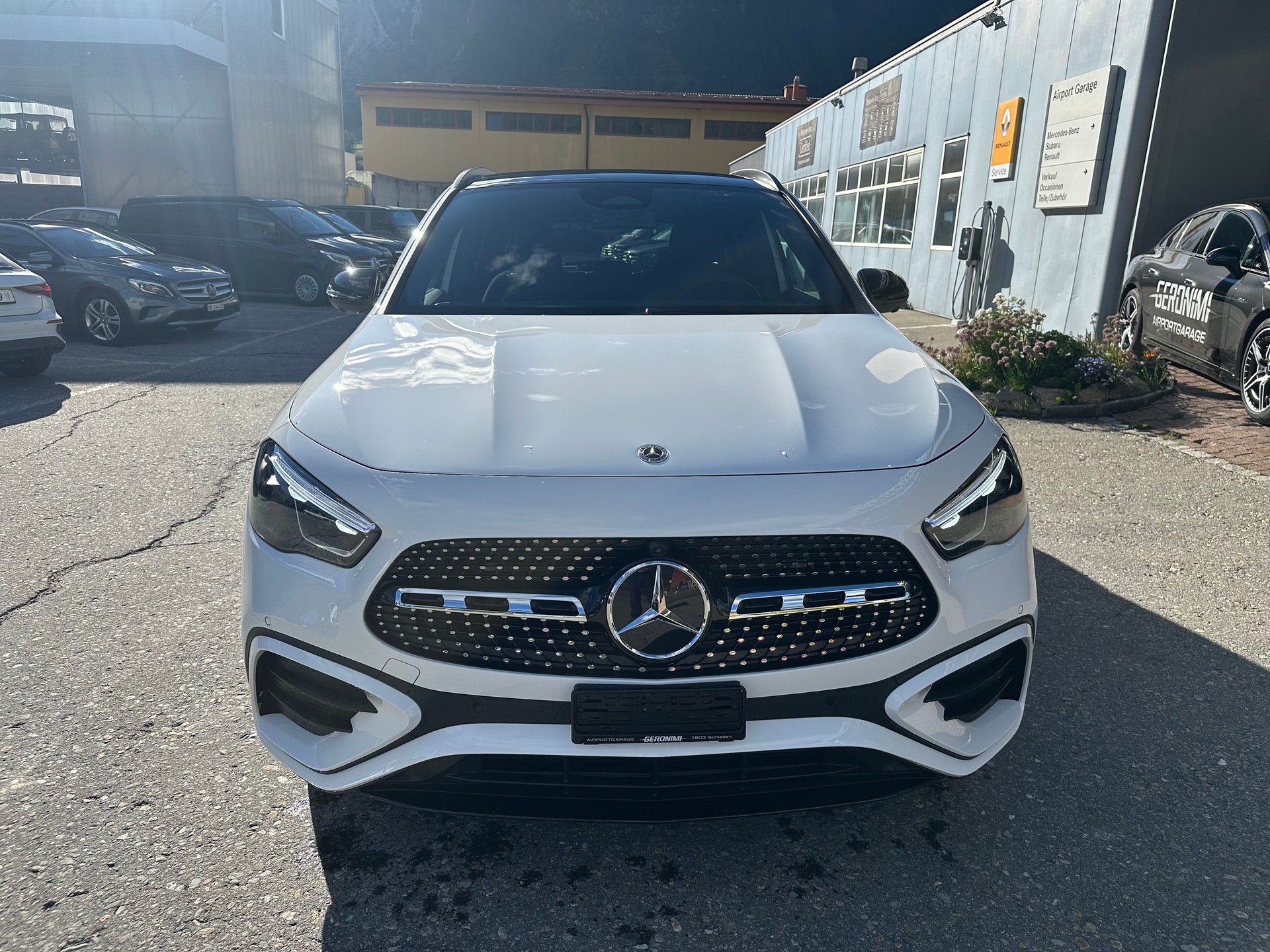 MERCEDES-BENZ GLA 250 Swiss Star AMG Line 4matic-image-3